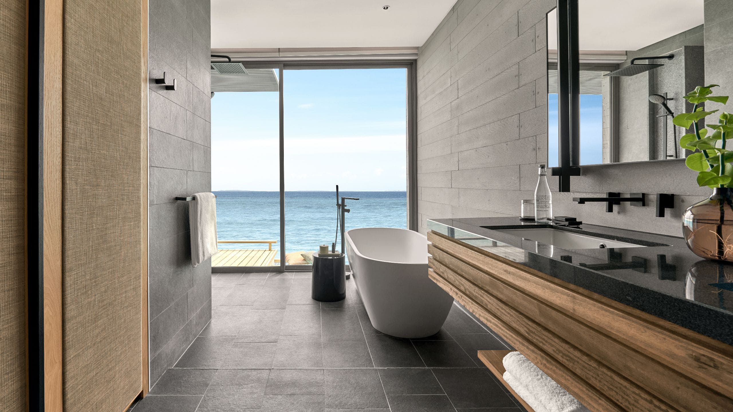 Wasservilla mit Pool in der Lagune, einem Schlafzimmer und Kingsize-Bett - Bild 3