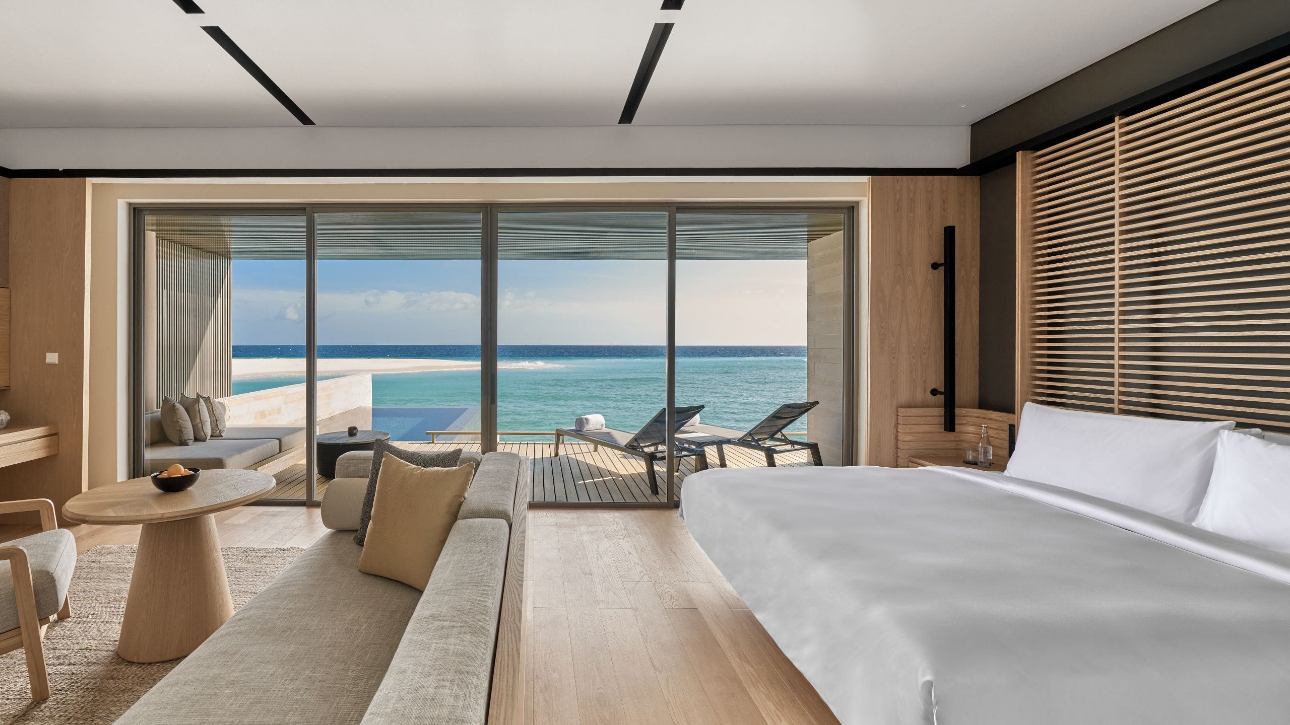 Wasservilla mit Pool in der Lagune, einem Schlafzimmer und Kingsize-Bett - Bild 1