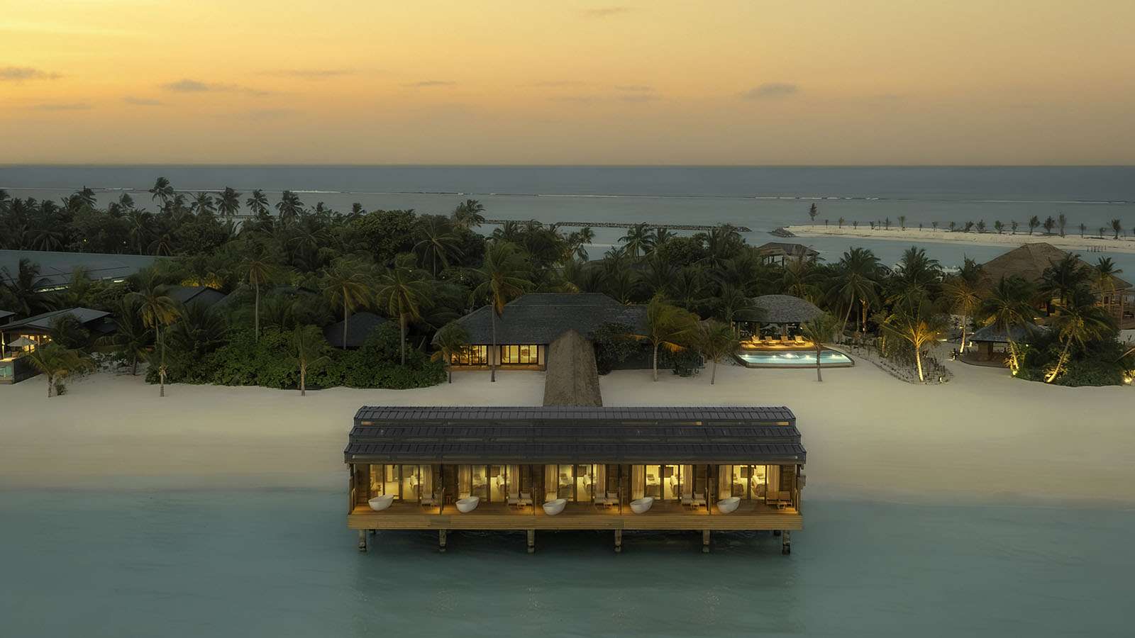 Pavillon an der Lagune im Abendlicht