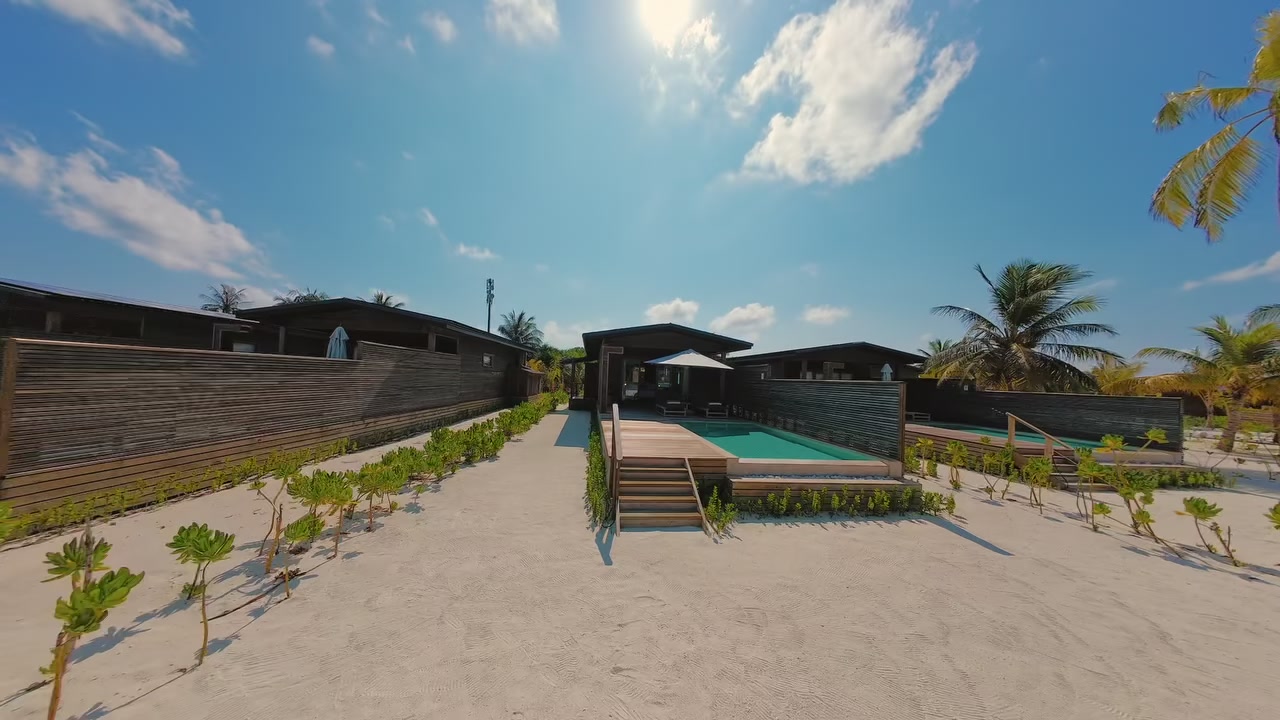 Strandvilla mit privatem Pool zum Sonnenuntergang - Bild 1