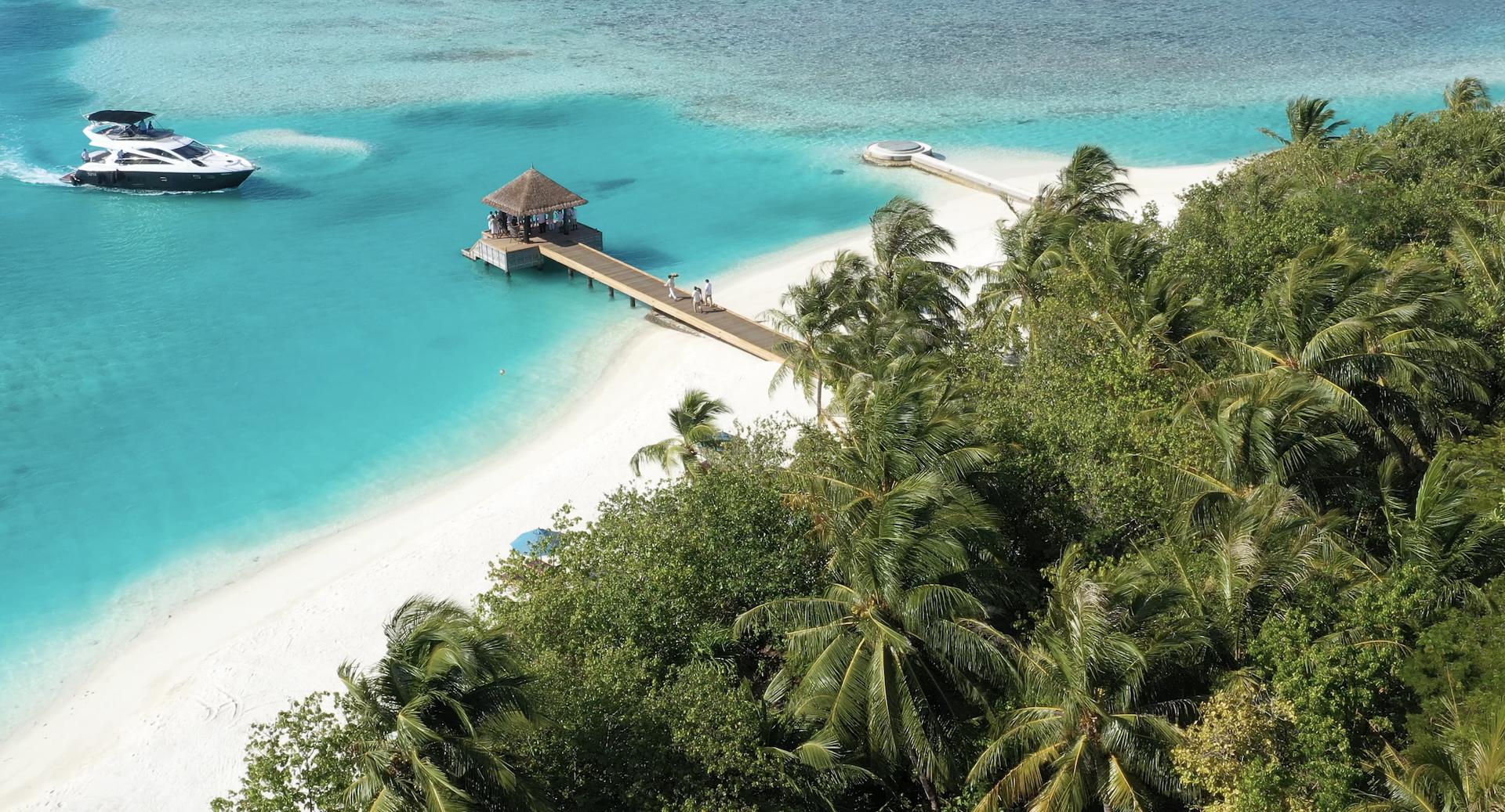 Ankunftssteg und Strand