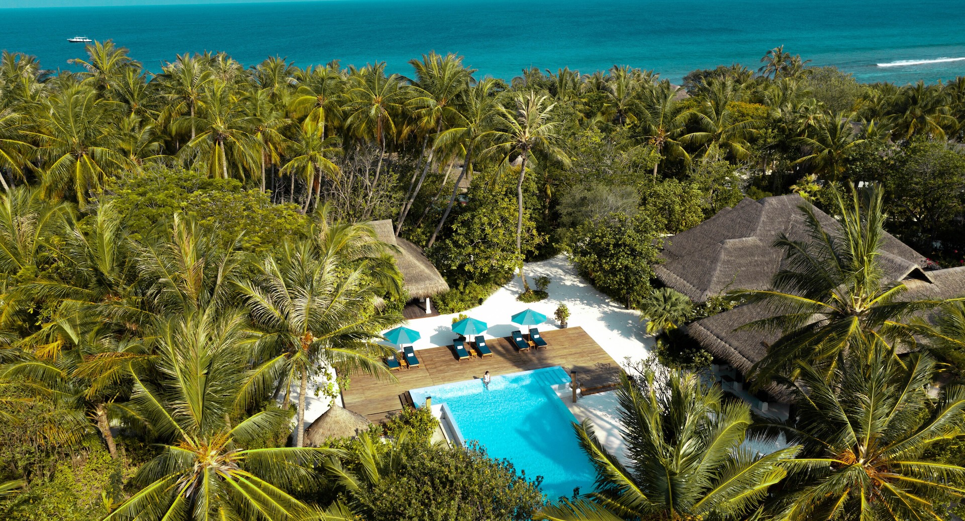 Privater Pool aus der Vogelperspektive