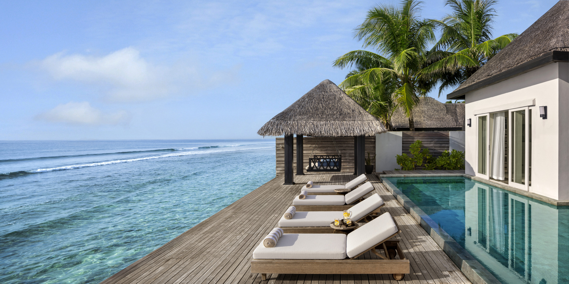 Pool und Sonnendeck der Strandresidenz