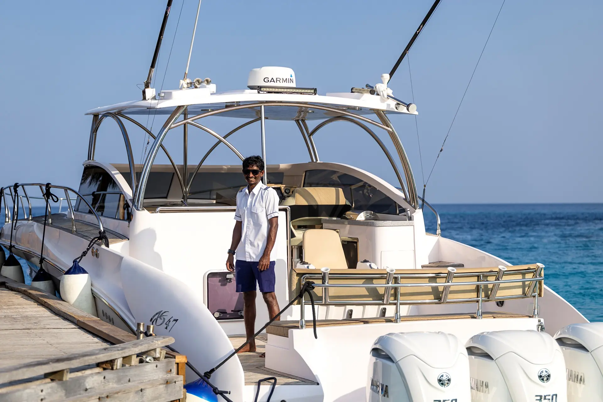 Kapitän auf dem Ausflugsboot