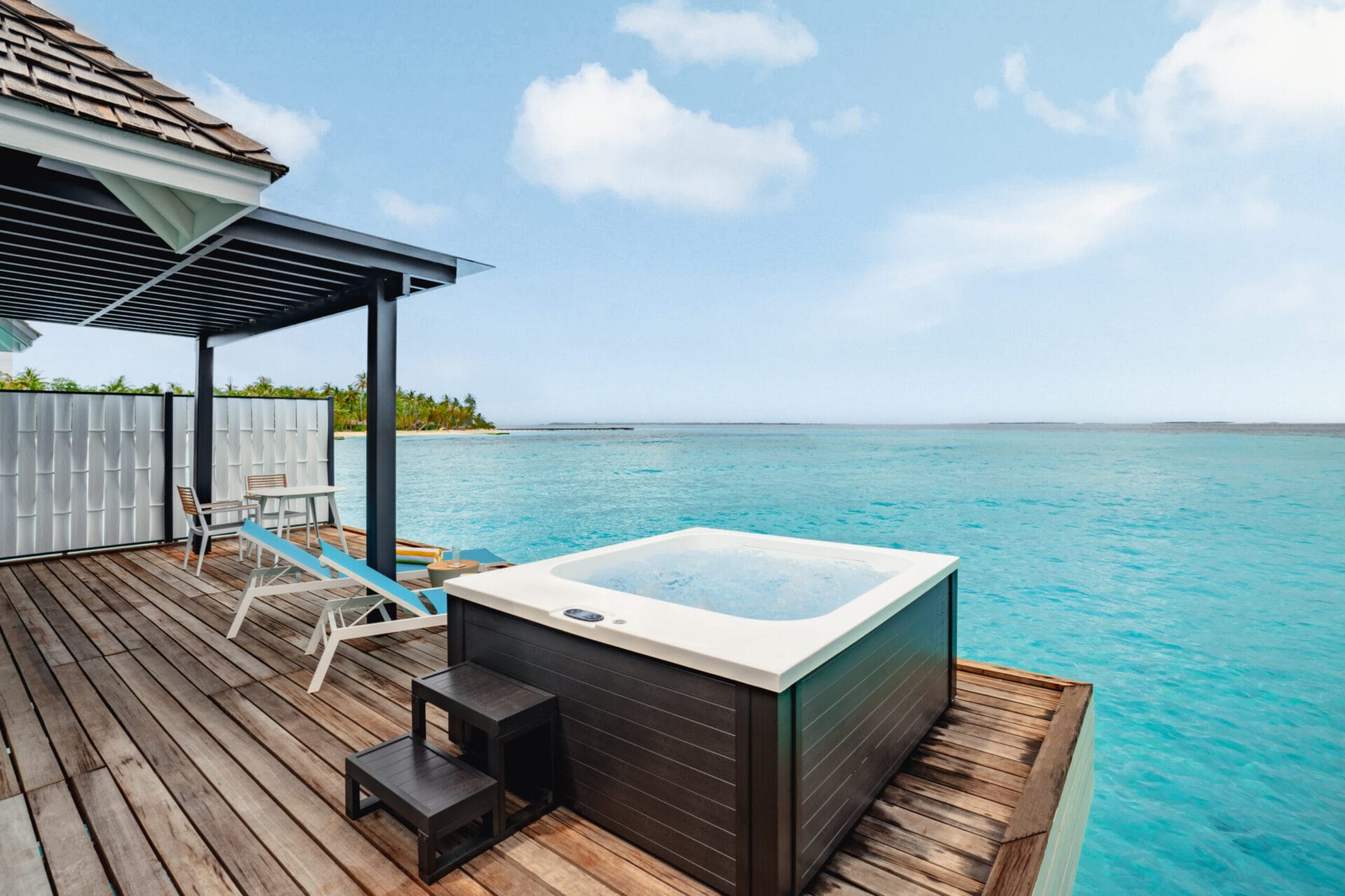 Wasservilla mit Jacuzzi - Bild 1