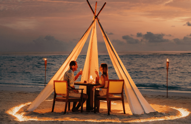 Romantisches Dinner auf der Sandbank