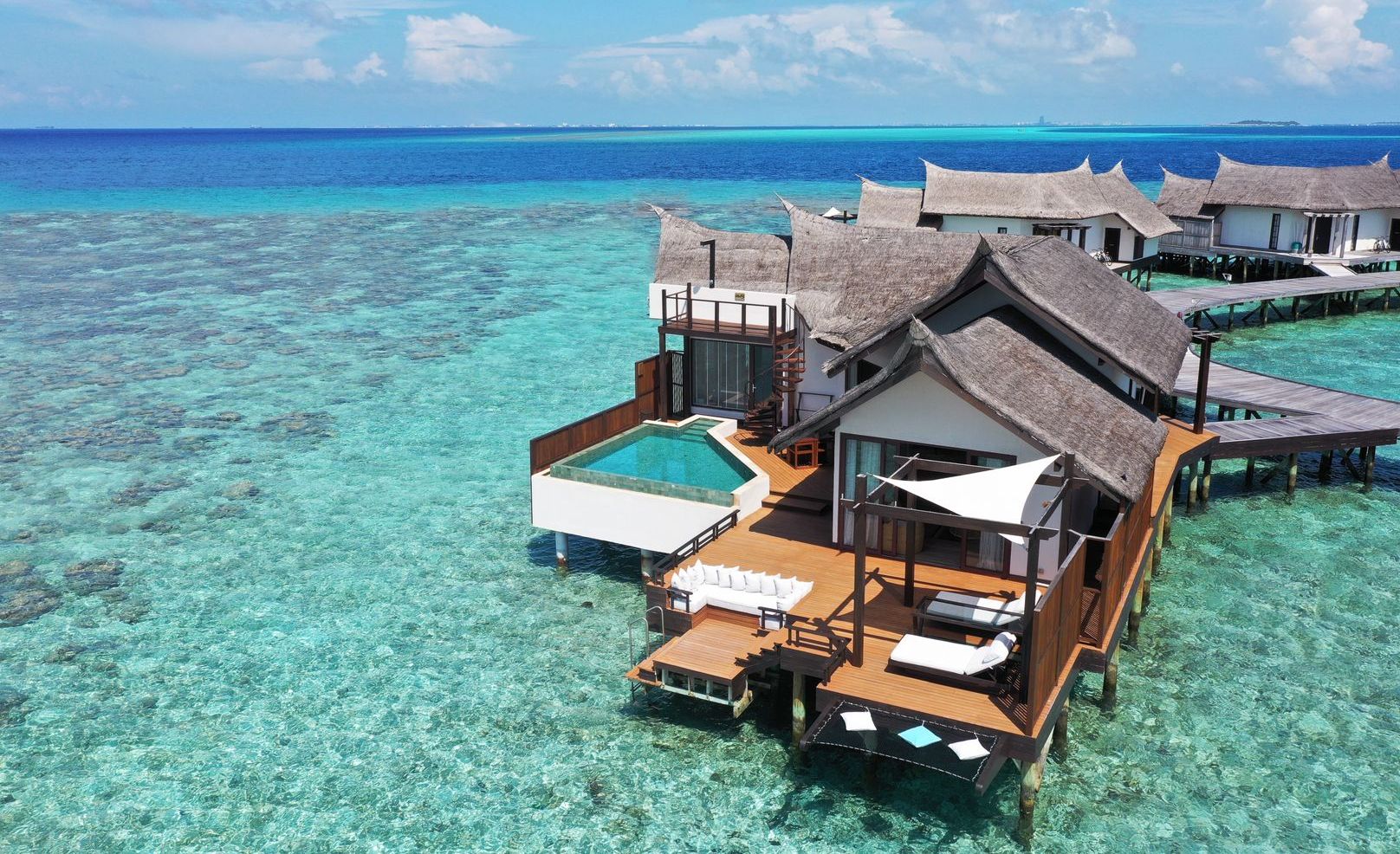 Überwasser-Poolsuite in der Lagune
