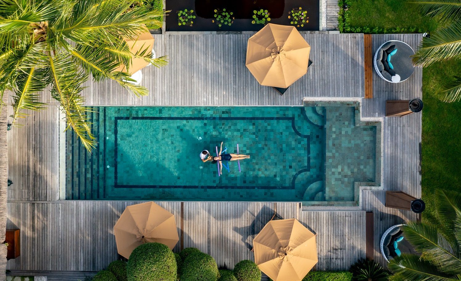 Pool im Wellnessbereich