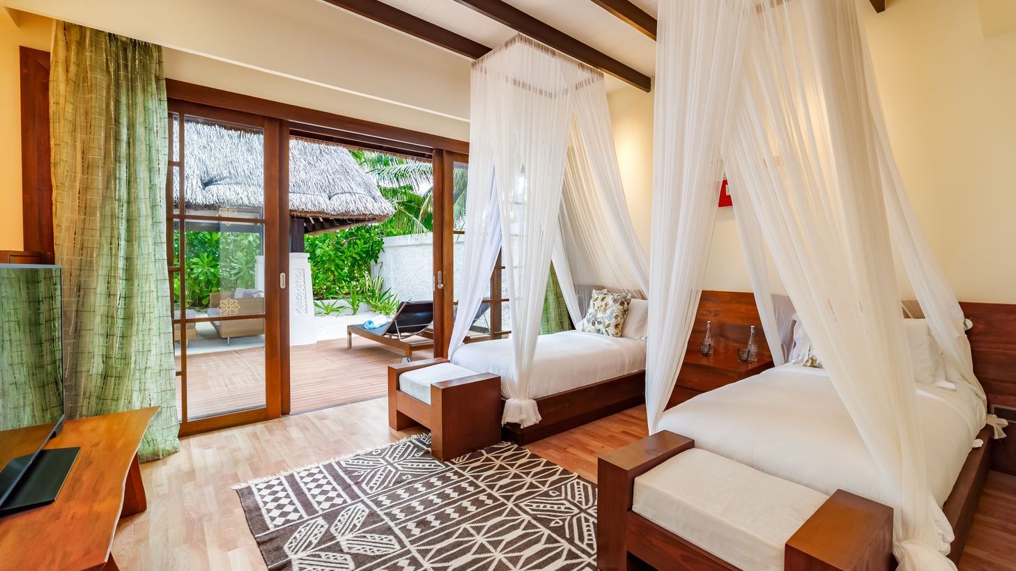 Strand-Poolpavillon mit zwei Schlafzimmern - Bild 2