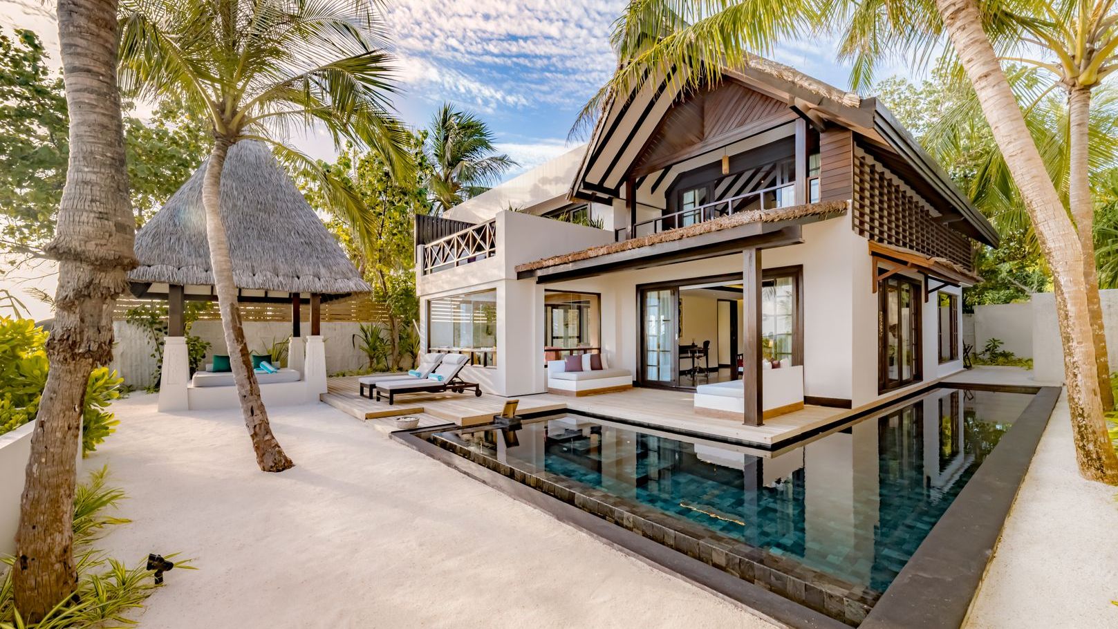 Strand-Poolresidenz mit drei Schlafzimmern - Bild 1