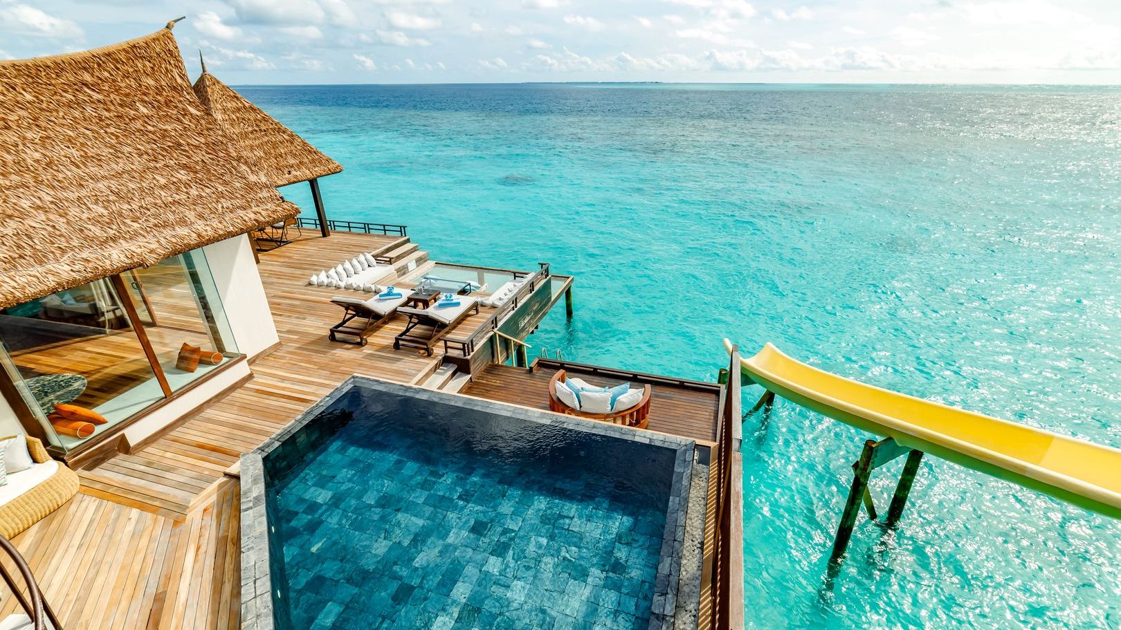 Überwasser-Poolresidenz mit Rutsche und zwei Schlafzimmern - Bild 2