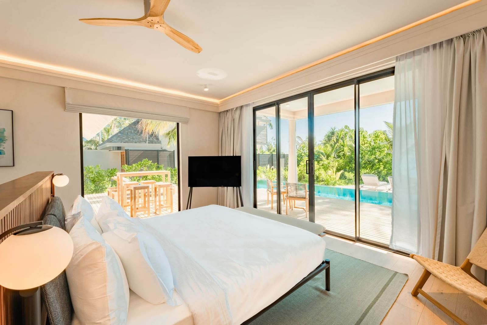 Strandvillen mit Pool und zwei Schlafzimmern - Bild 1