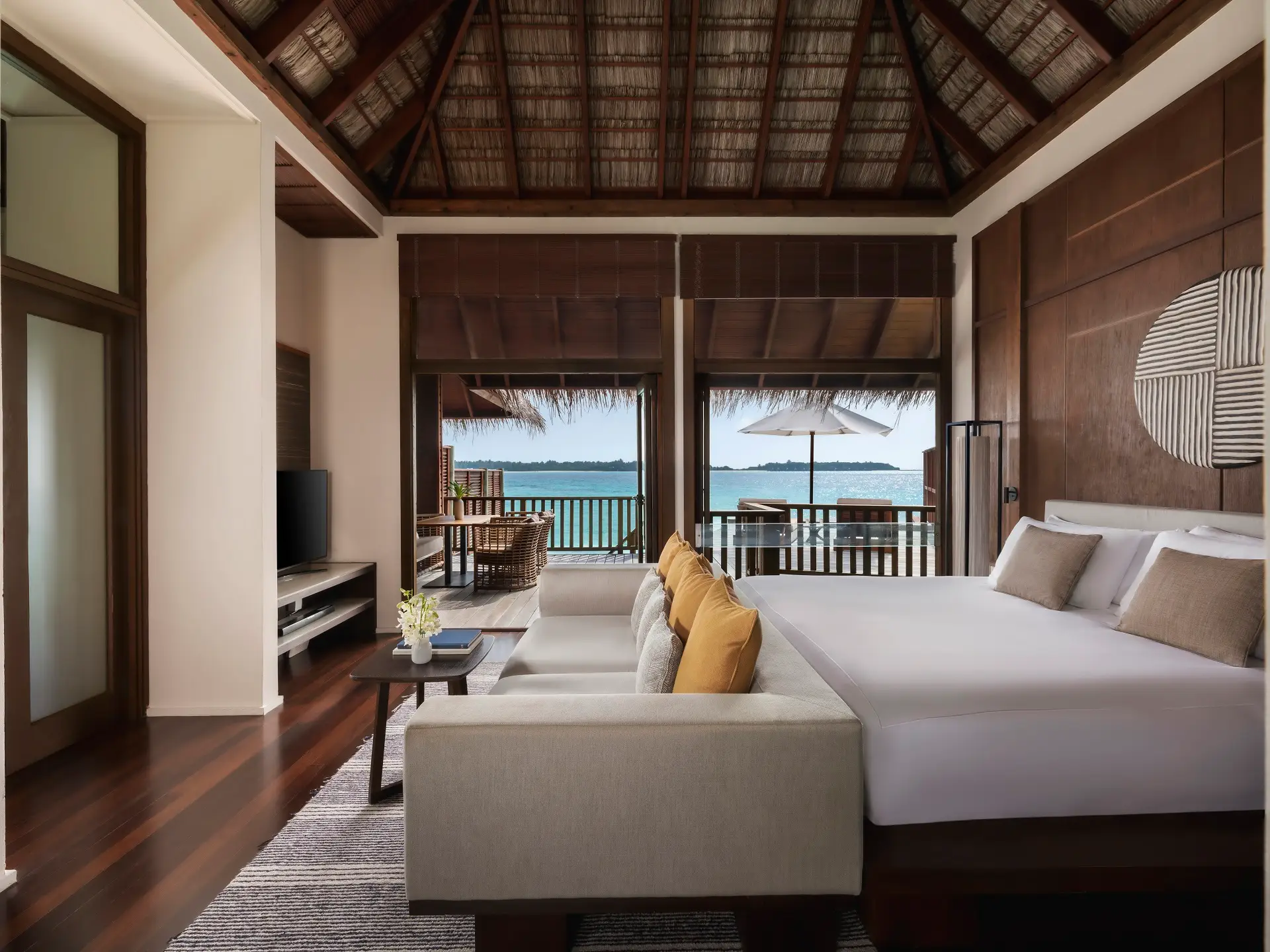 Große Wasservilla mit zwei Schlafzimmern und Pool - Bild 2