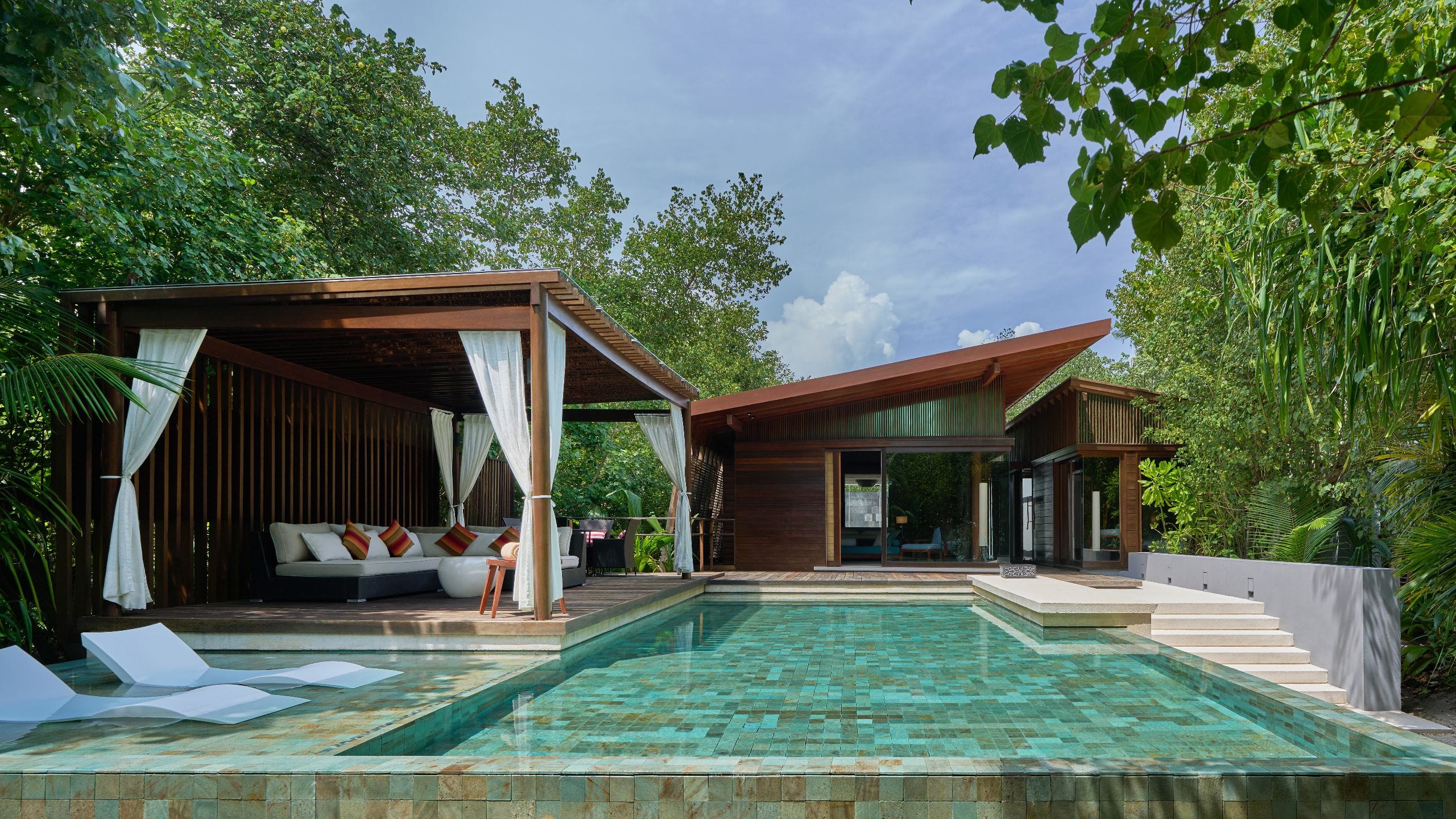 Villa mit 2 Schlafzimmern und Strandpool - Bild 1