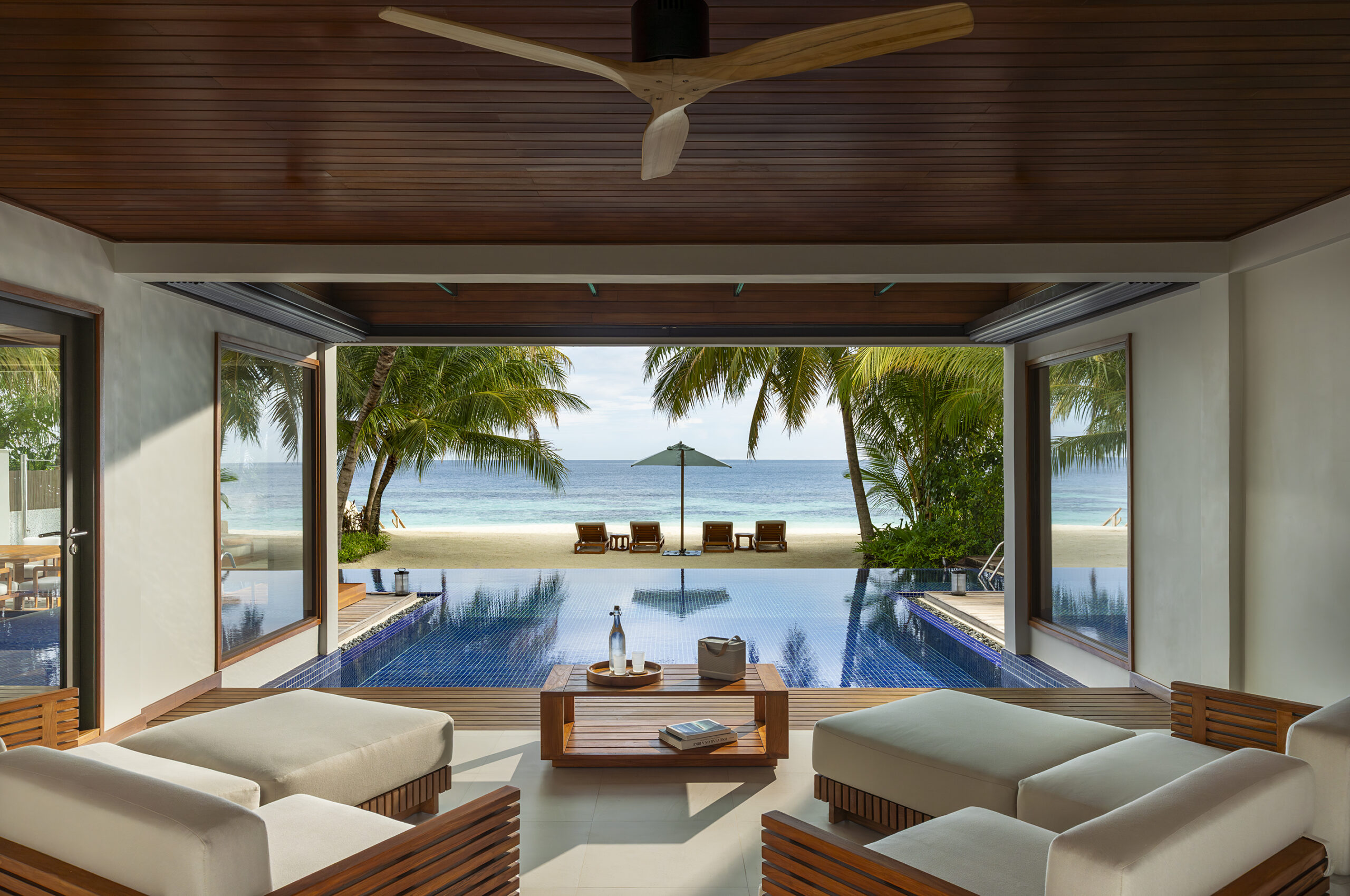 Strandpavillon mit Pool und drei Schlafzimmern - Bild 1