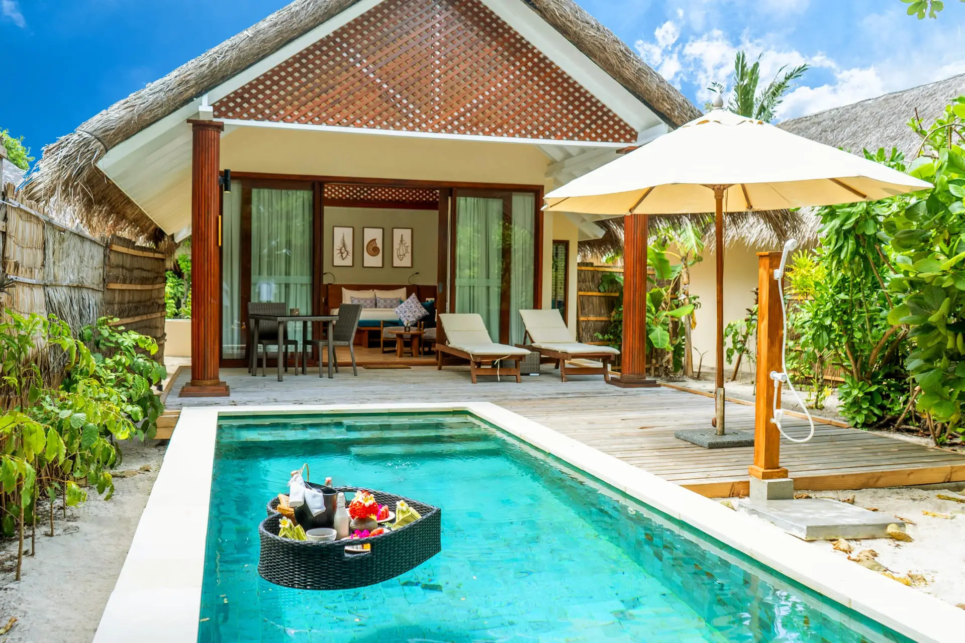 Strandvilla mit Pool - Bild 1