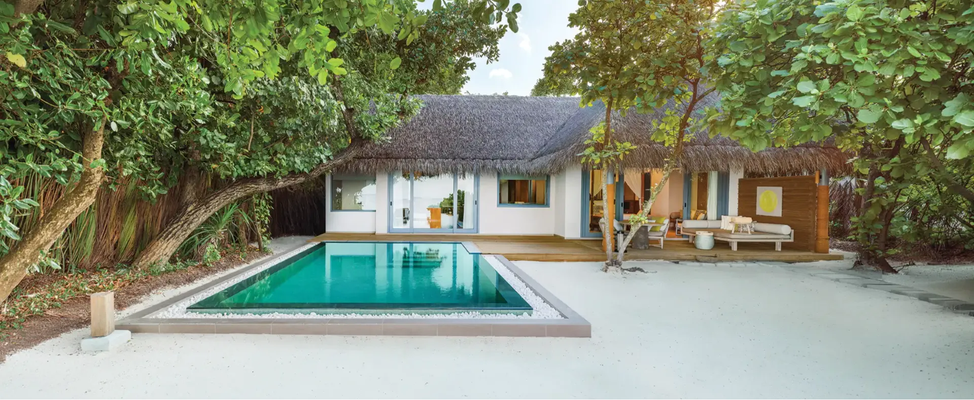 Strandvilla mit Pool - Bild 1