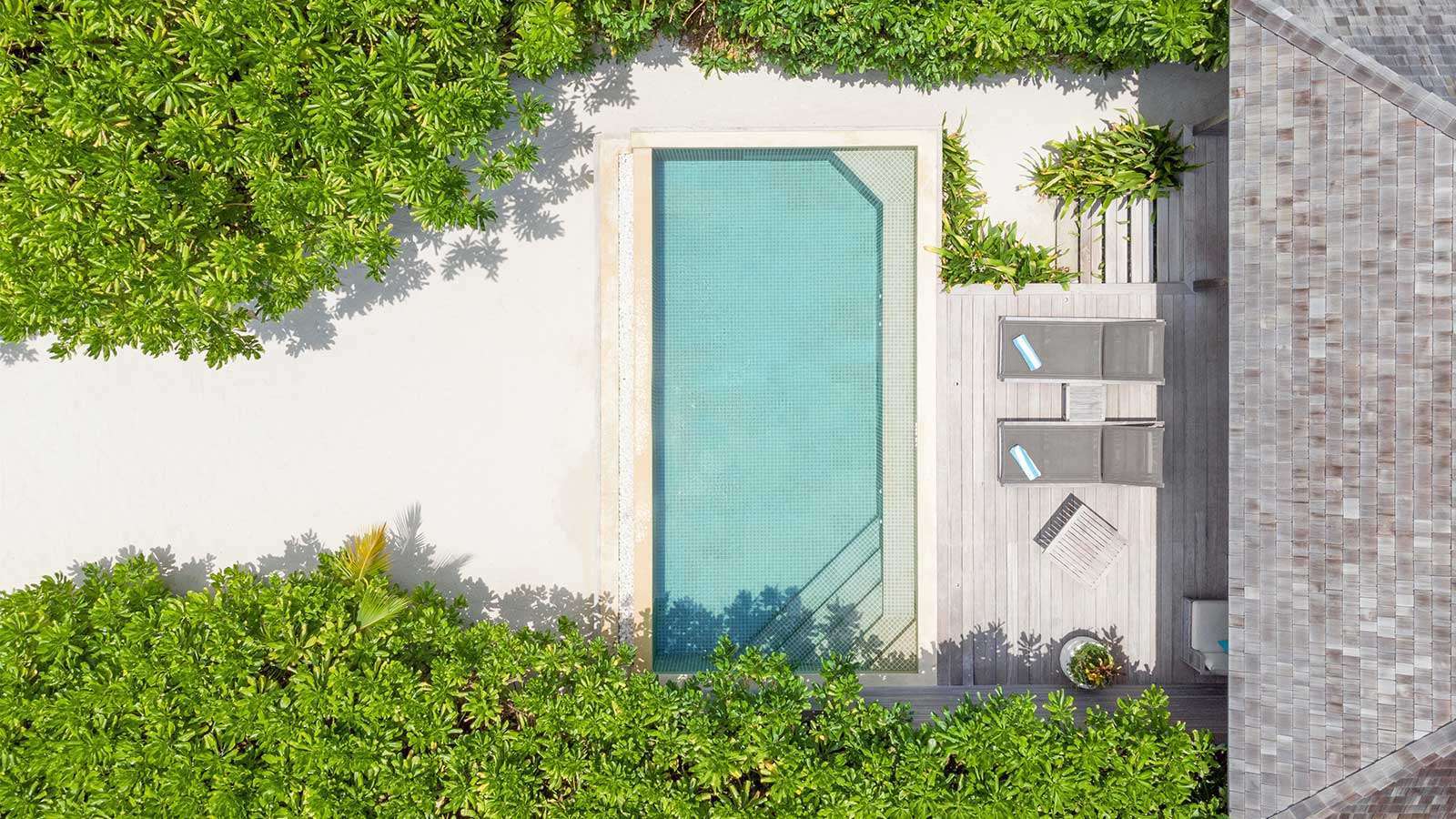 Strandvilla mit Pool in Sonnenuntergangslage - Bild 1
