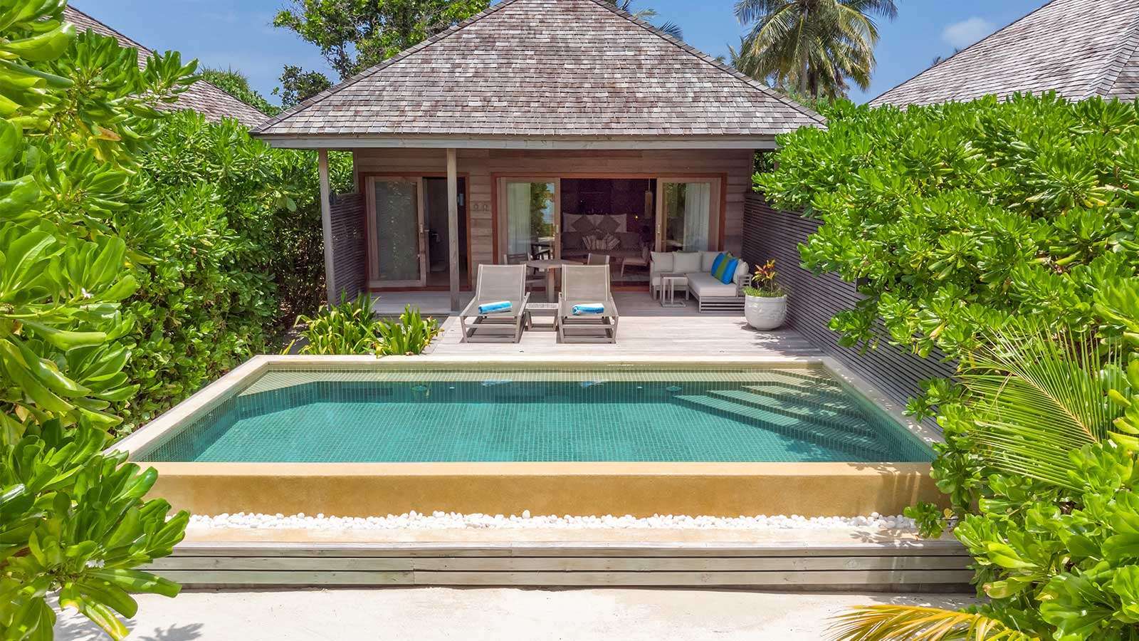 Strandvilla mit Pool in Sonnenuntergangslage - Bild 2