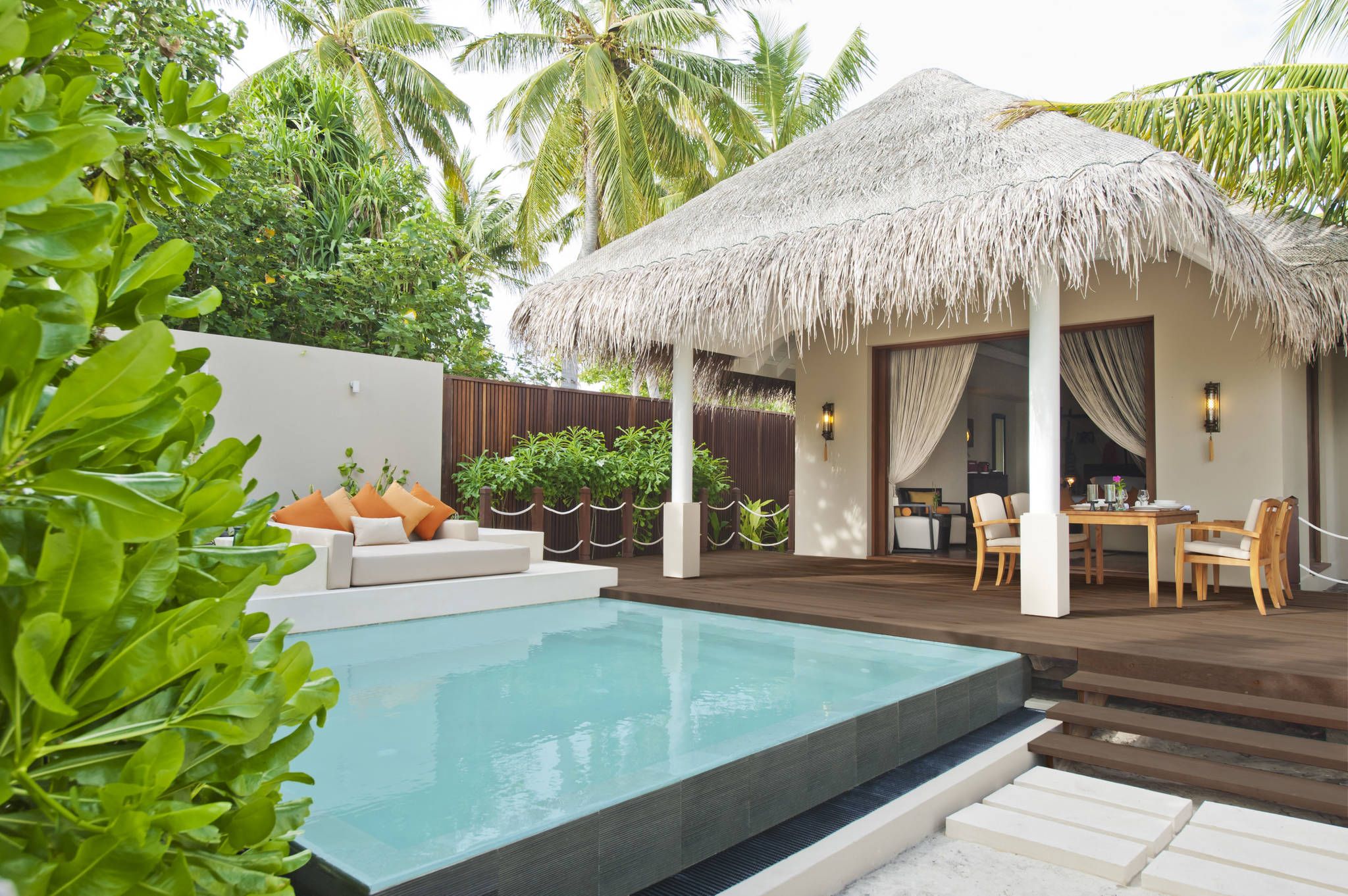 Strandvilla mit Pool - Bild 1