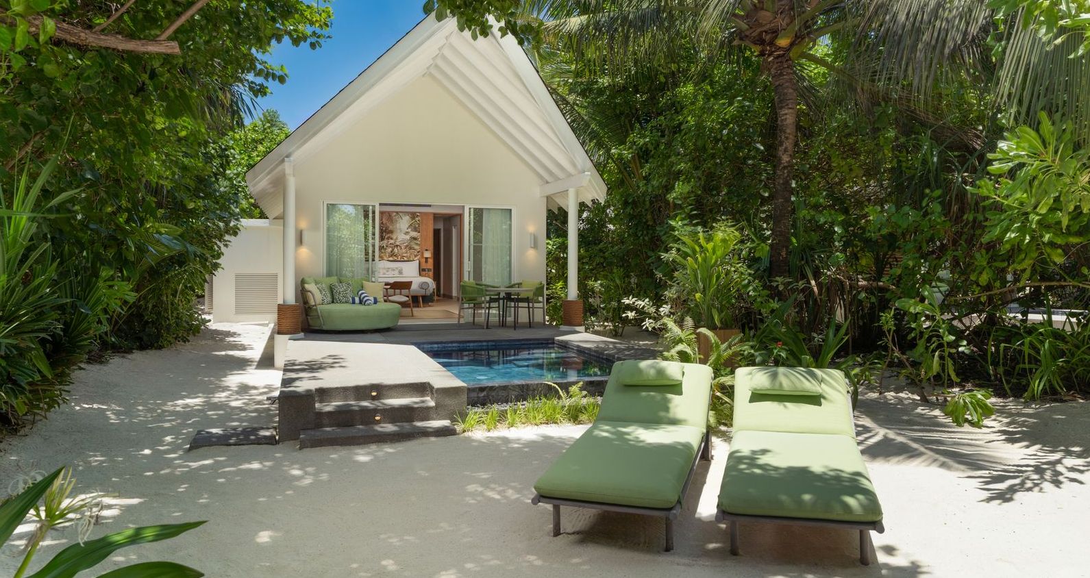 Strandvilla mit Pool - Bild 1