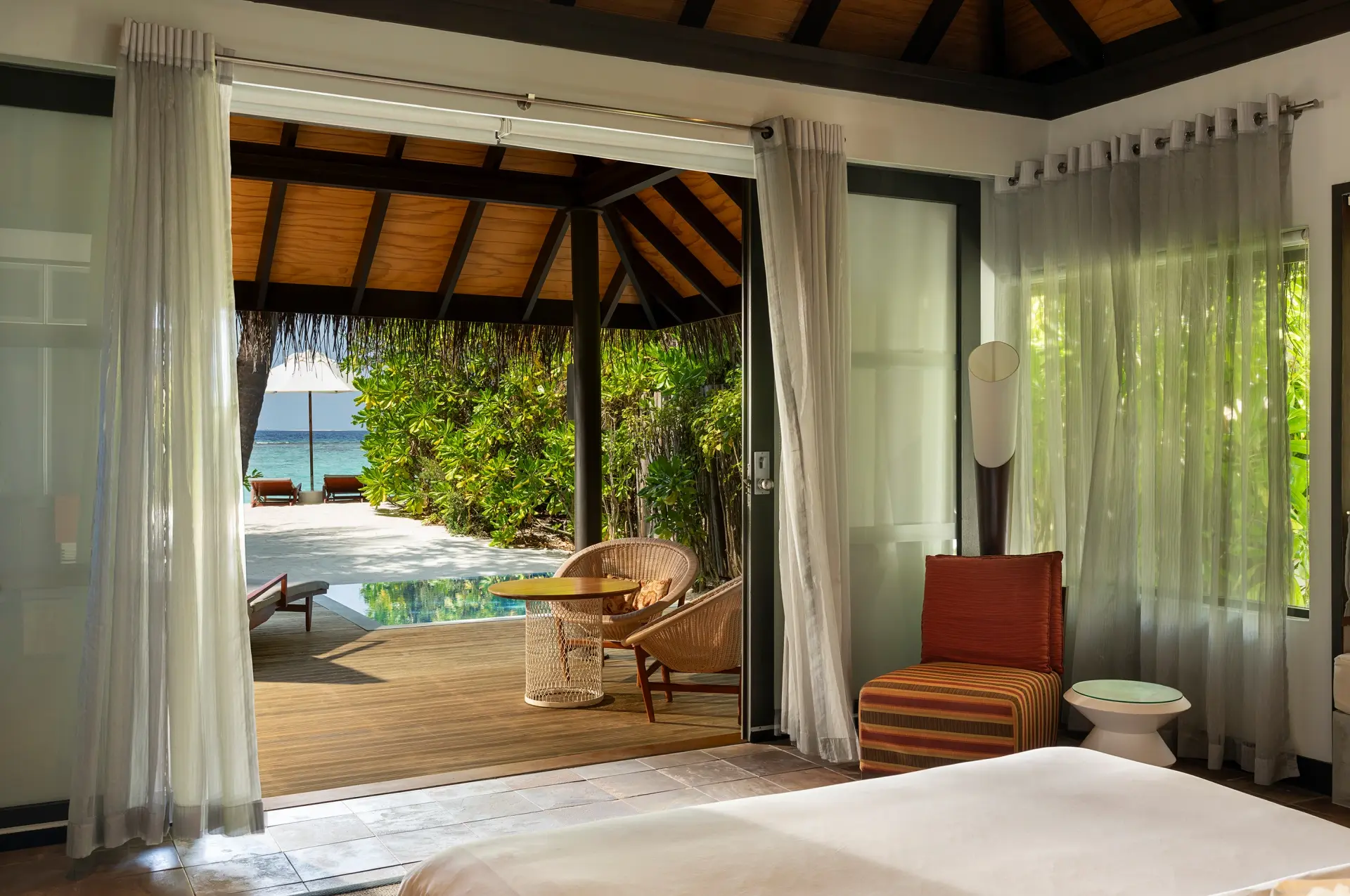 Strandvilla mit Pool - Bild 1