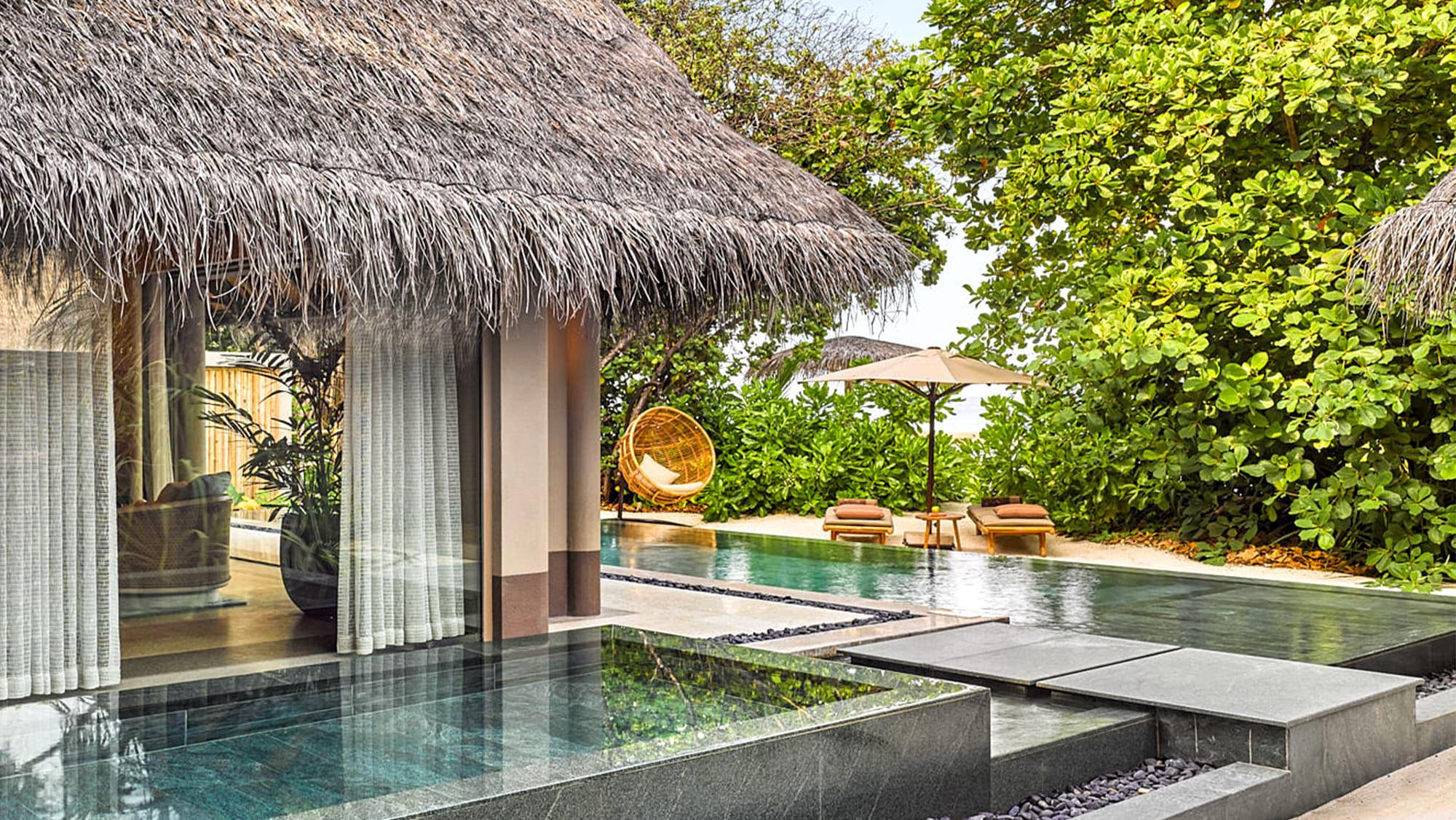 Strandvilla mit Pool - Bild 1