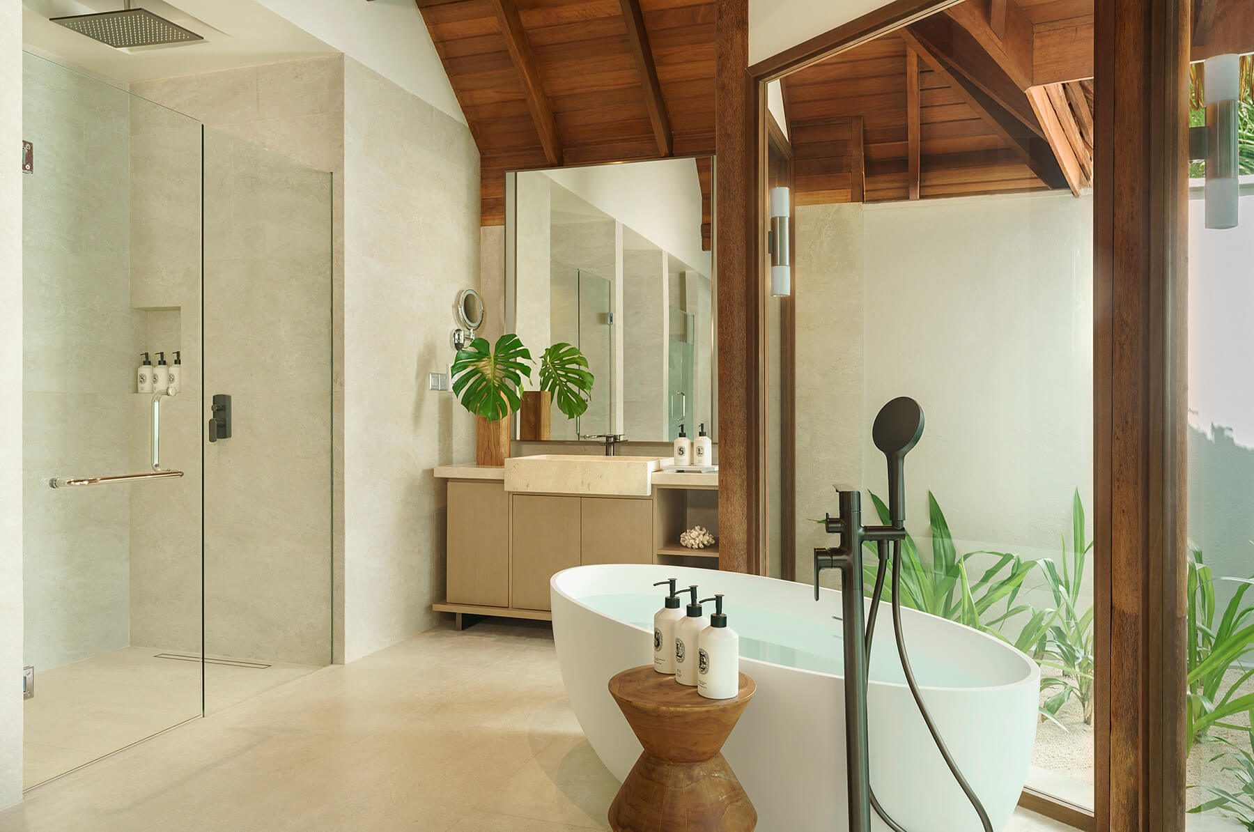 Deluxe-Strandbungalow mit Pools - Bild 2