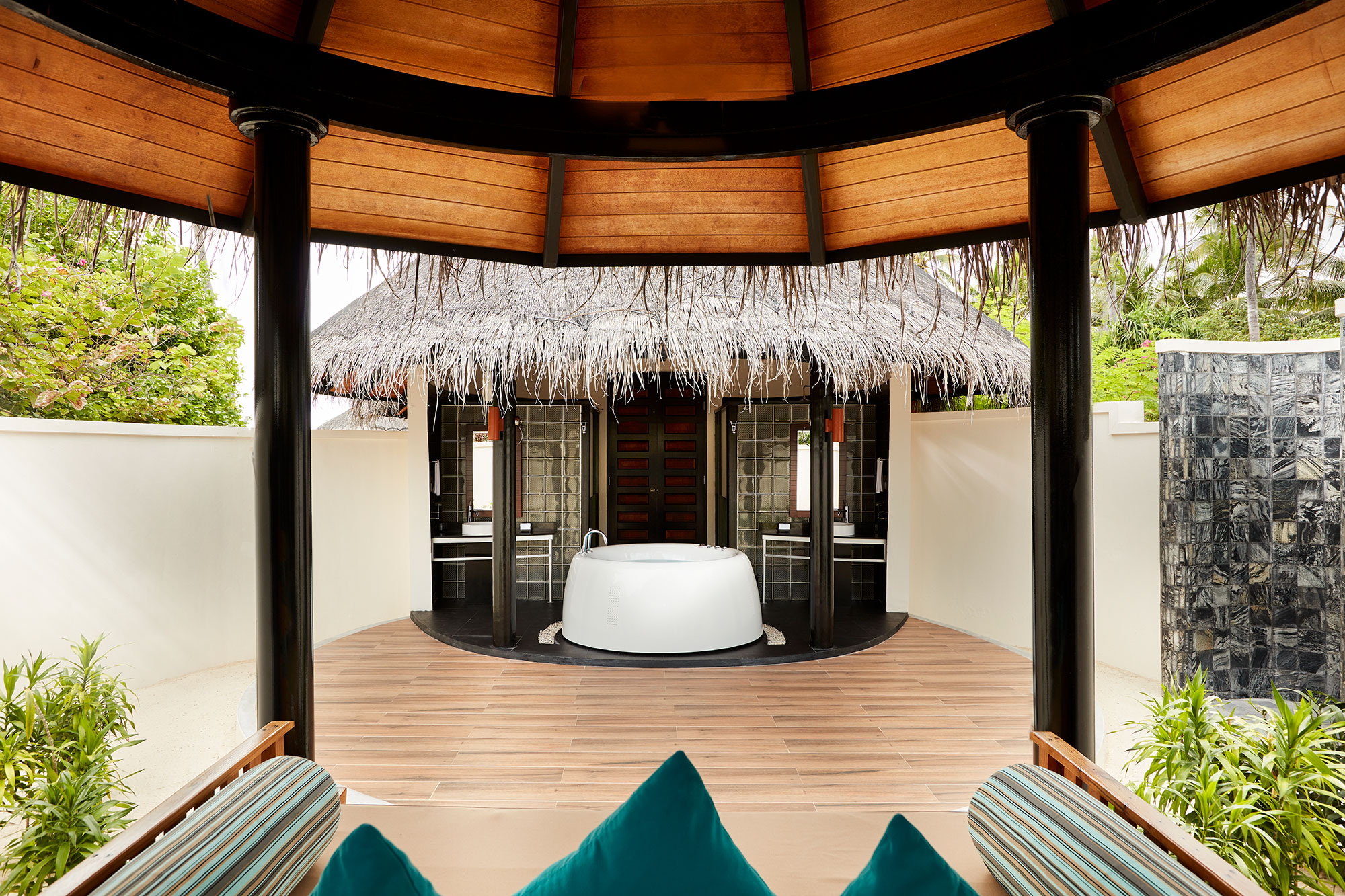 Deluxe-Strandvilla mit Pool - Bild 2