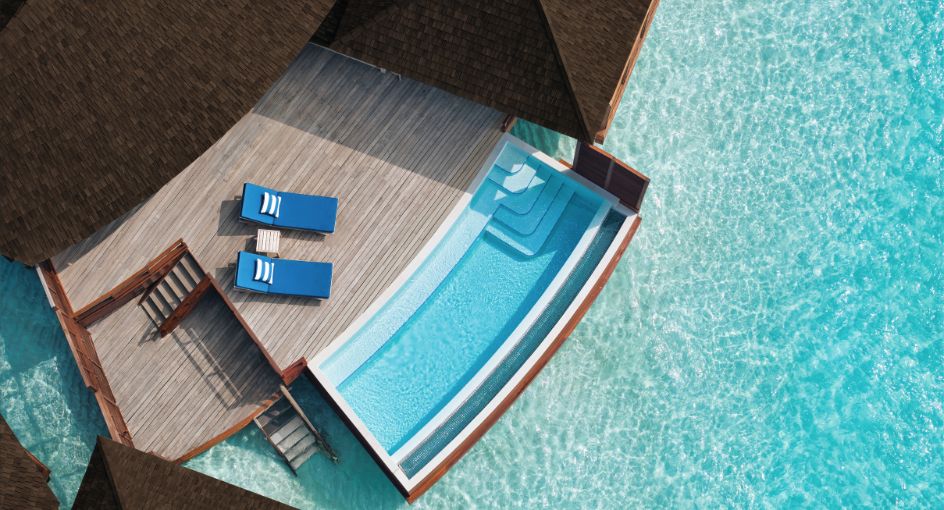 Deluxe-Wasservilla mit Pool zum Sonnenuntergang - Bild 3