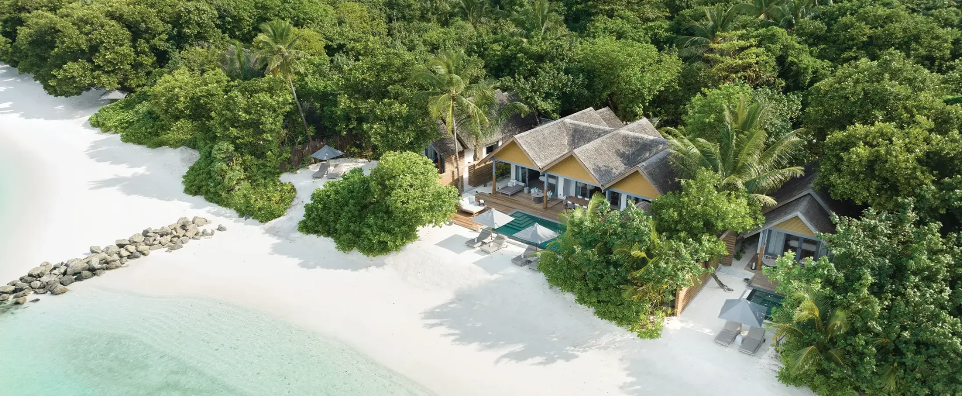 Strandresidenz mit vier Schlafzimmern und Pool - Bild 1