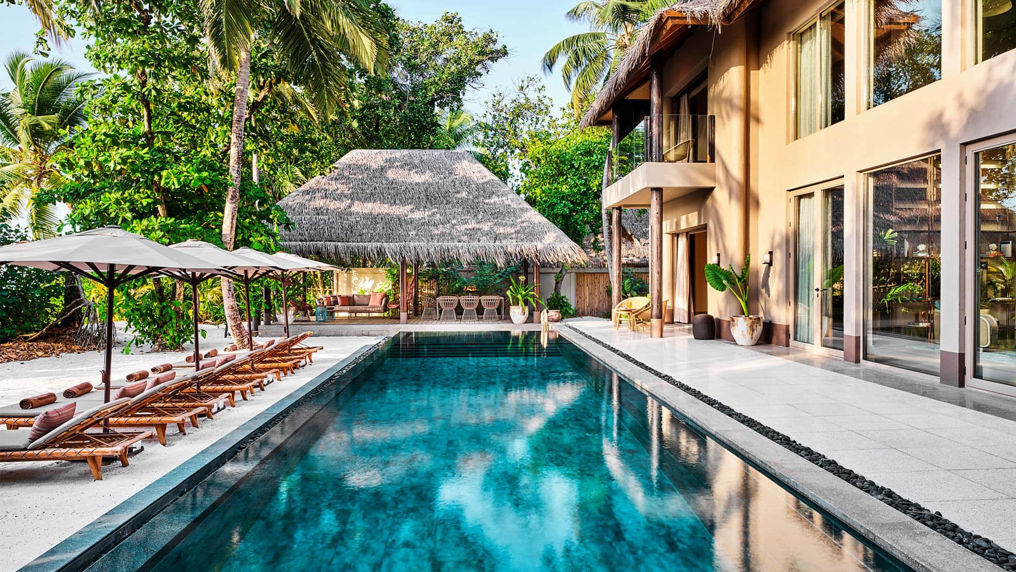 Strandresidenz mit vier Schlafzimmern und Pool - Bild 2