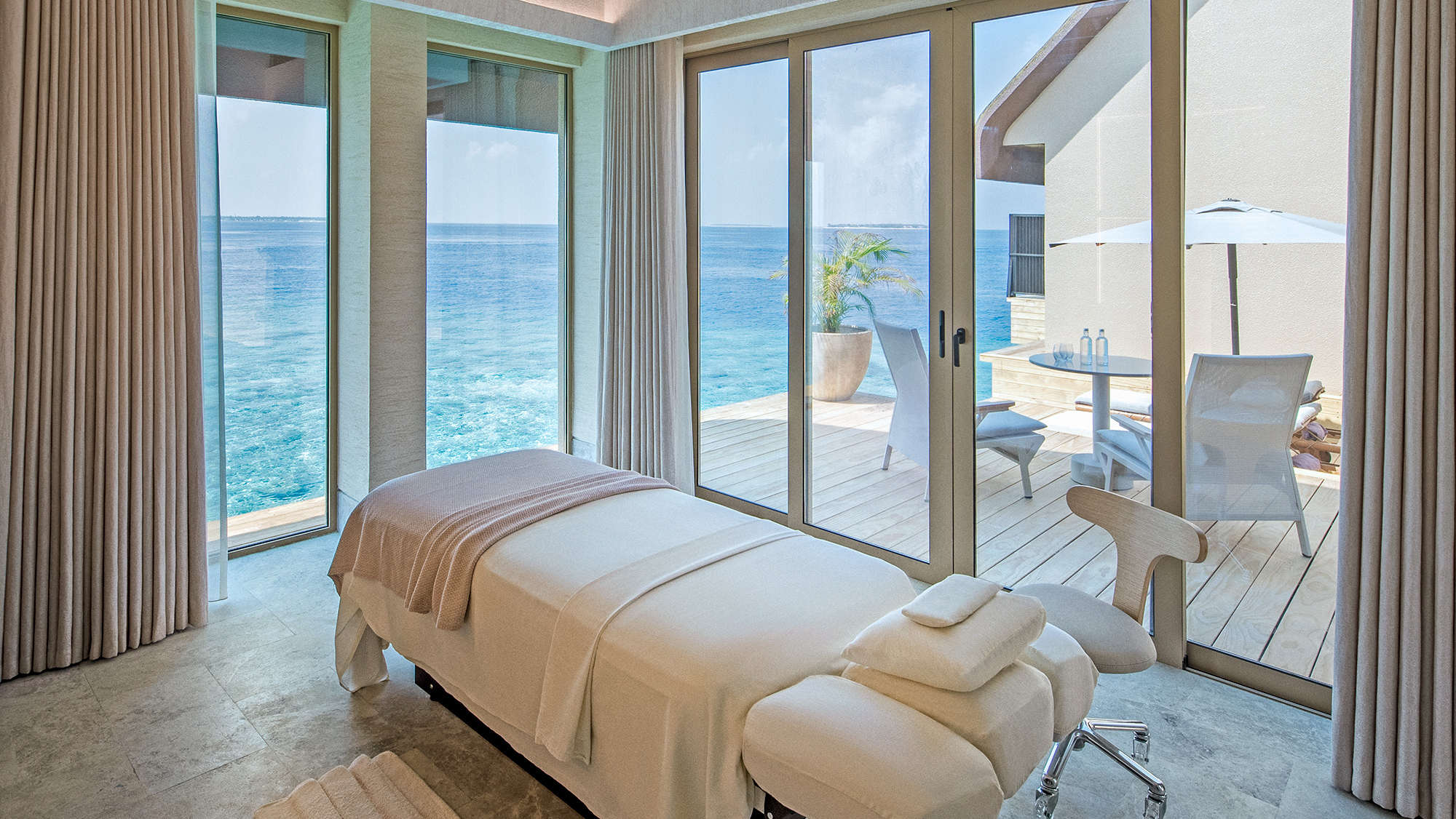 Private Wellbeing-Ozeanresidenz mit vier Schlafzimmern und Pool - Bild 3