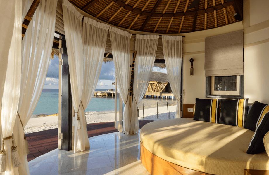 Große Poolvilla direkt am Strand - Bild 3