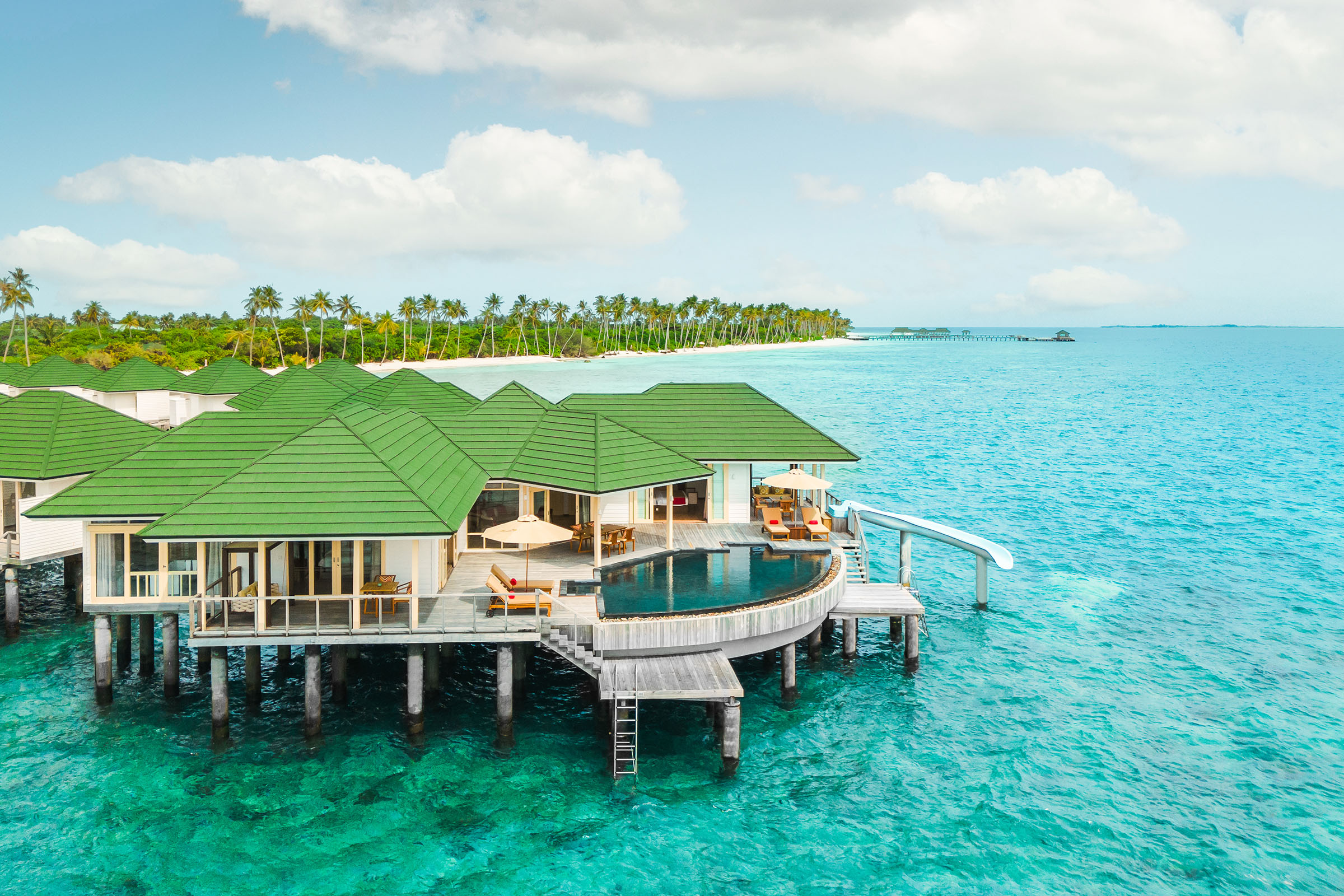 Grand-Wasserpavillon mit Pool und Rutsche - Bild 1