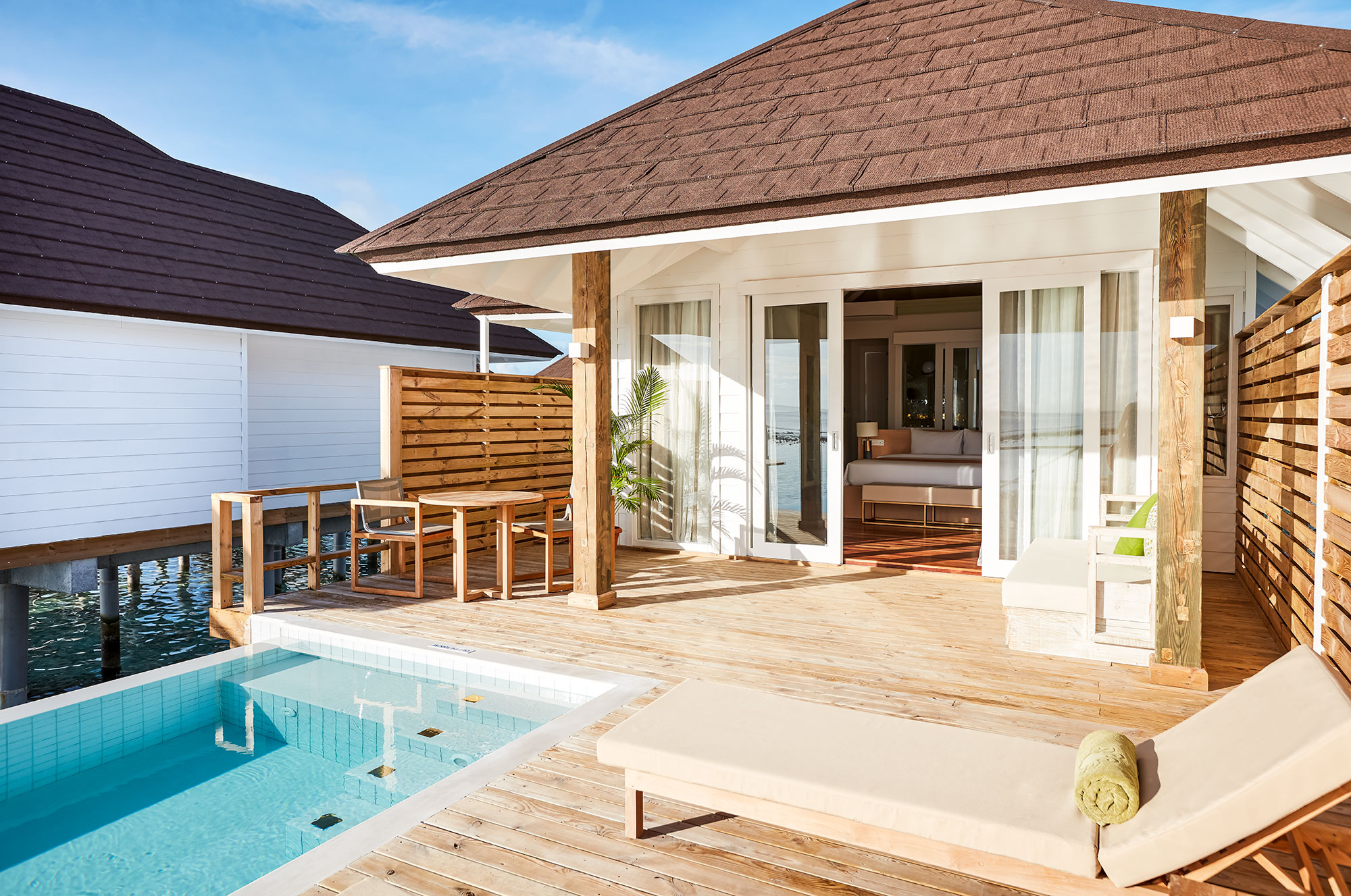 Grand-Wasservilla mit Pool - Bild 1