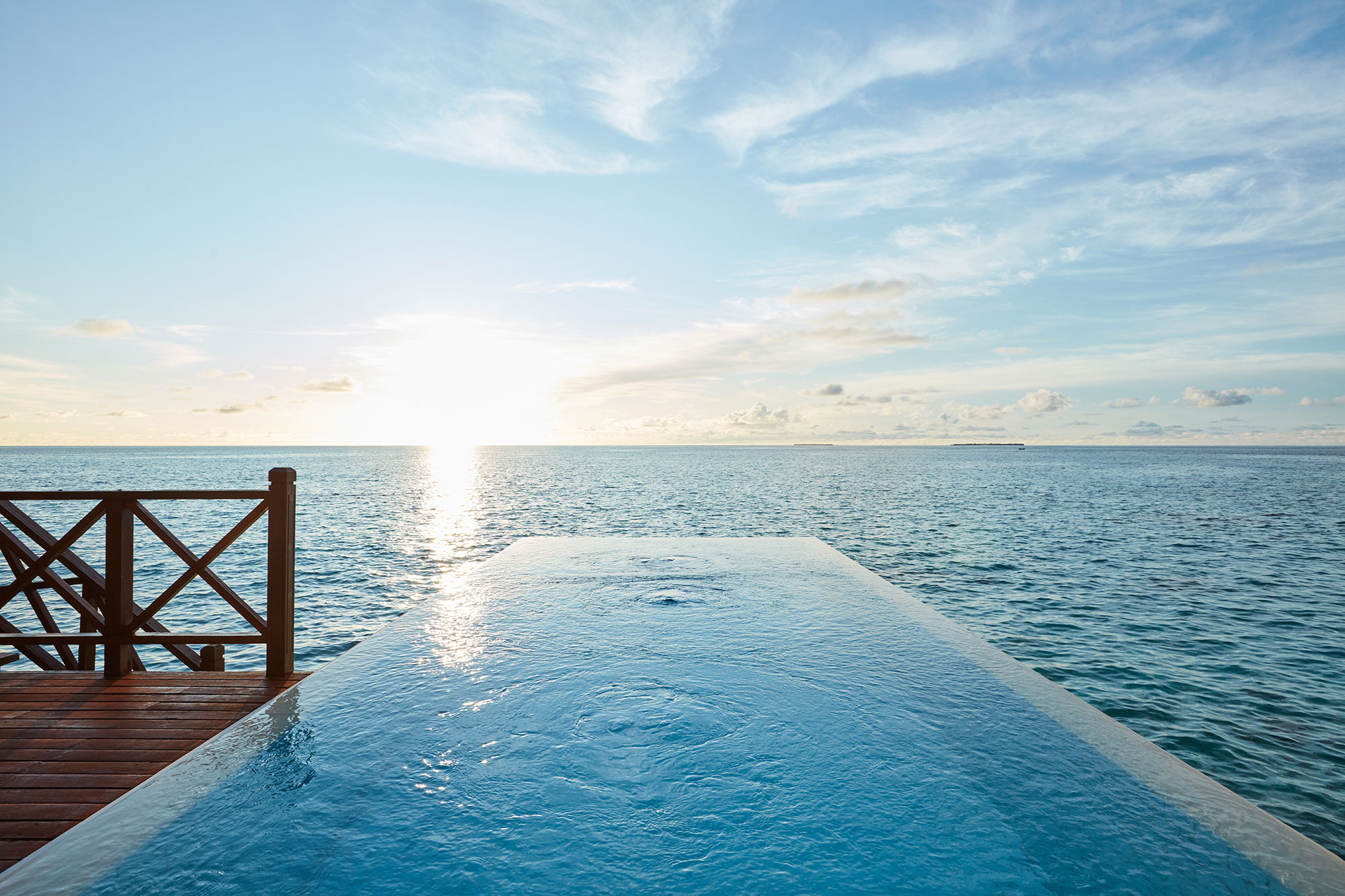Grand-Wasservilla mit Pool - Bild 1