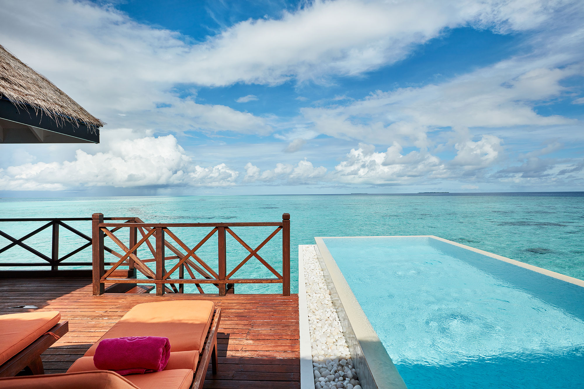 Grand-Wasservilla mit Pool - Bild 2