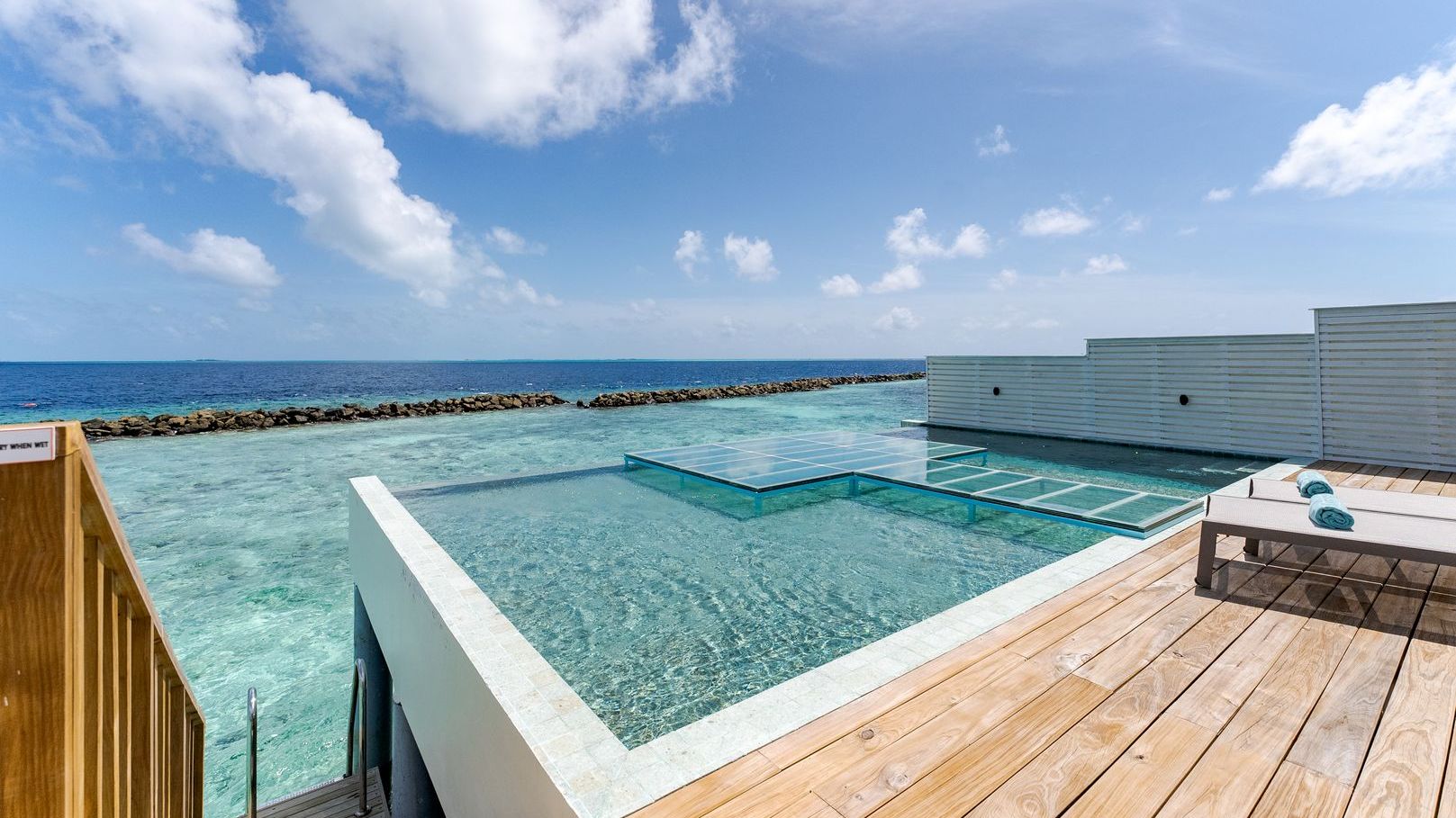 Honeymoon-Sonnenuntergangs-Wasservilla mit Pool - Bild 3