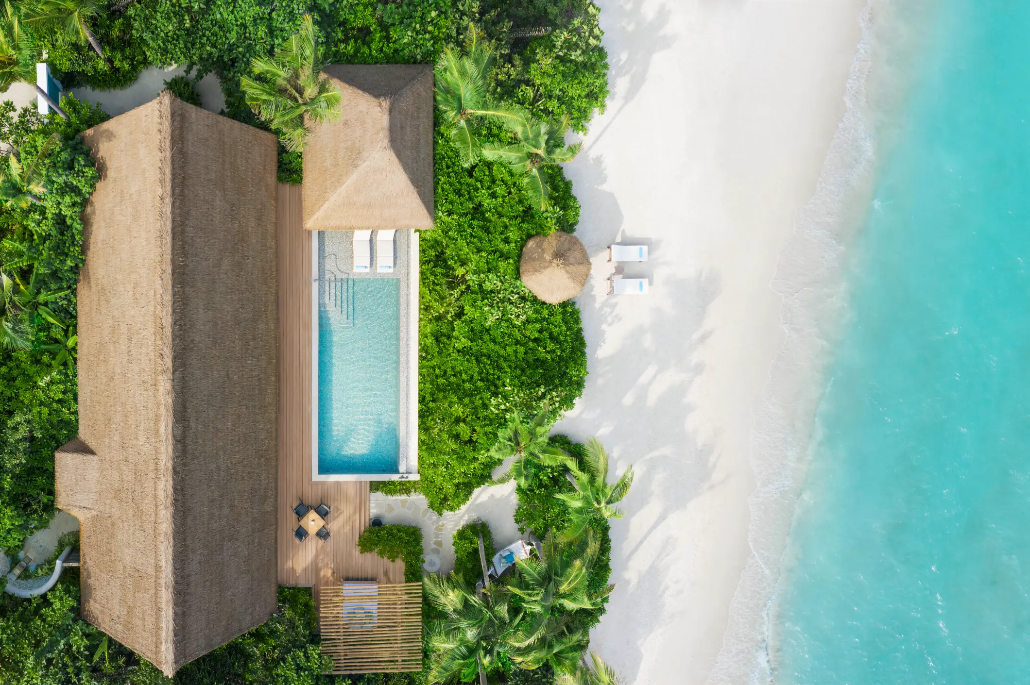 Strandvilla mit Kingsize-Bett und Pool - Bild 1