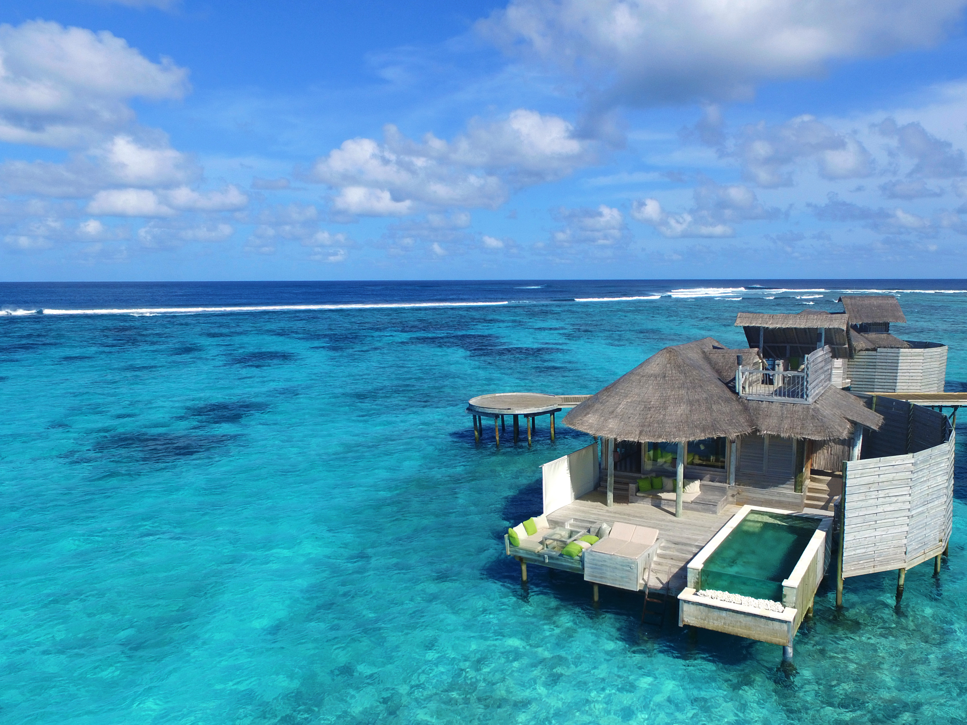 Laamu-Wasservilla mit Pool - Bild 1