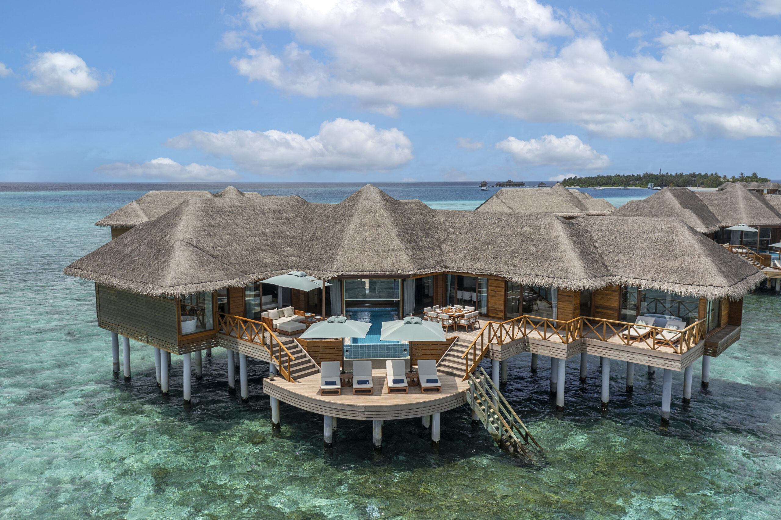 Ozeanpavillon mit Pool im Innen- und Außenbereich und zwei Schlafzimmern - Bild 1