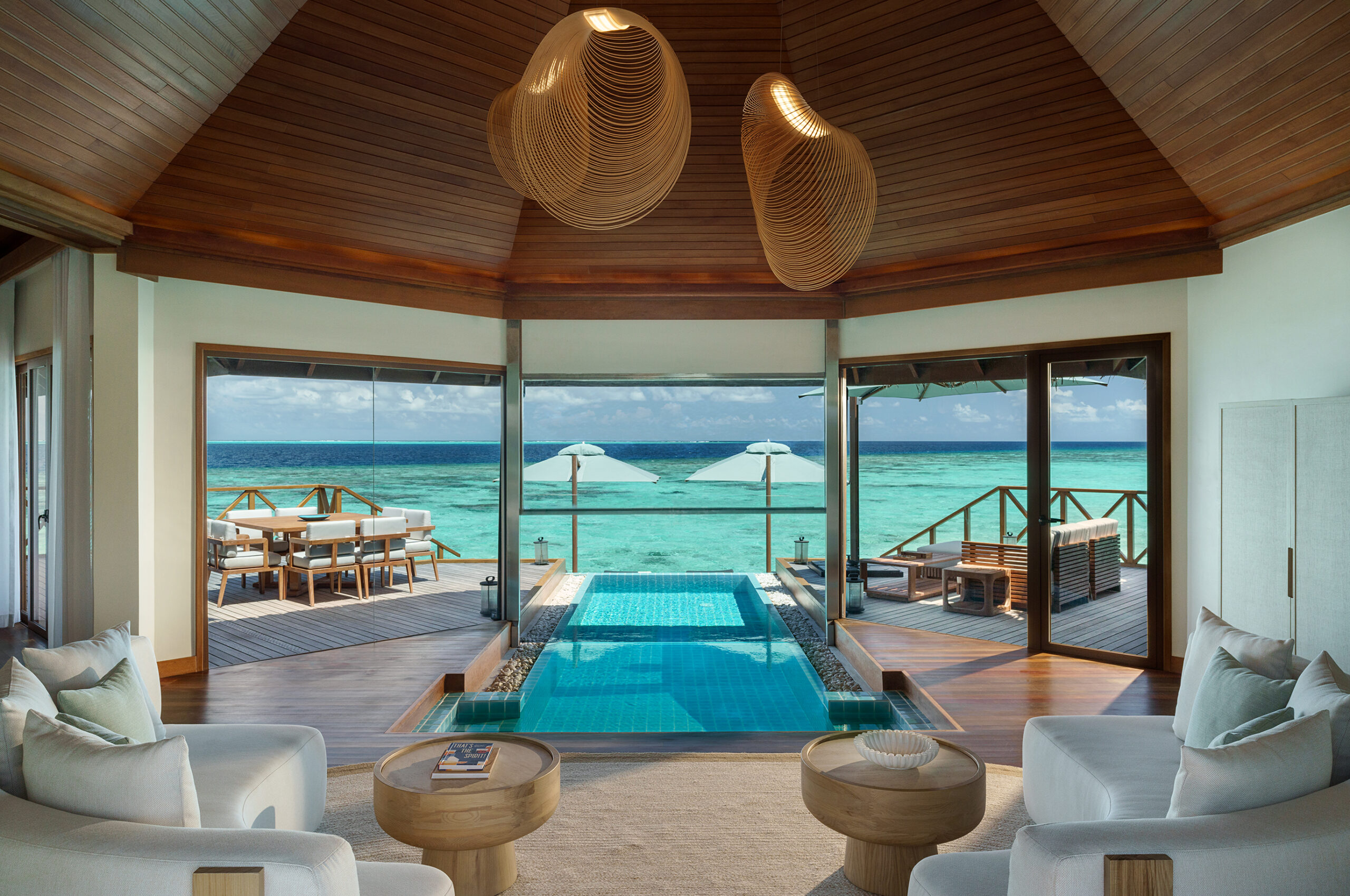 Ozeanpavillon mit Pool im Innen- und Außenbereich und zwei Schlafzimmern - Bild 2
