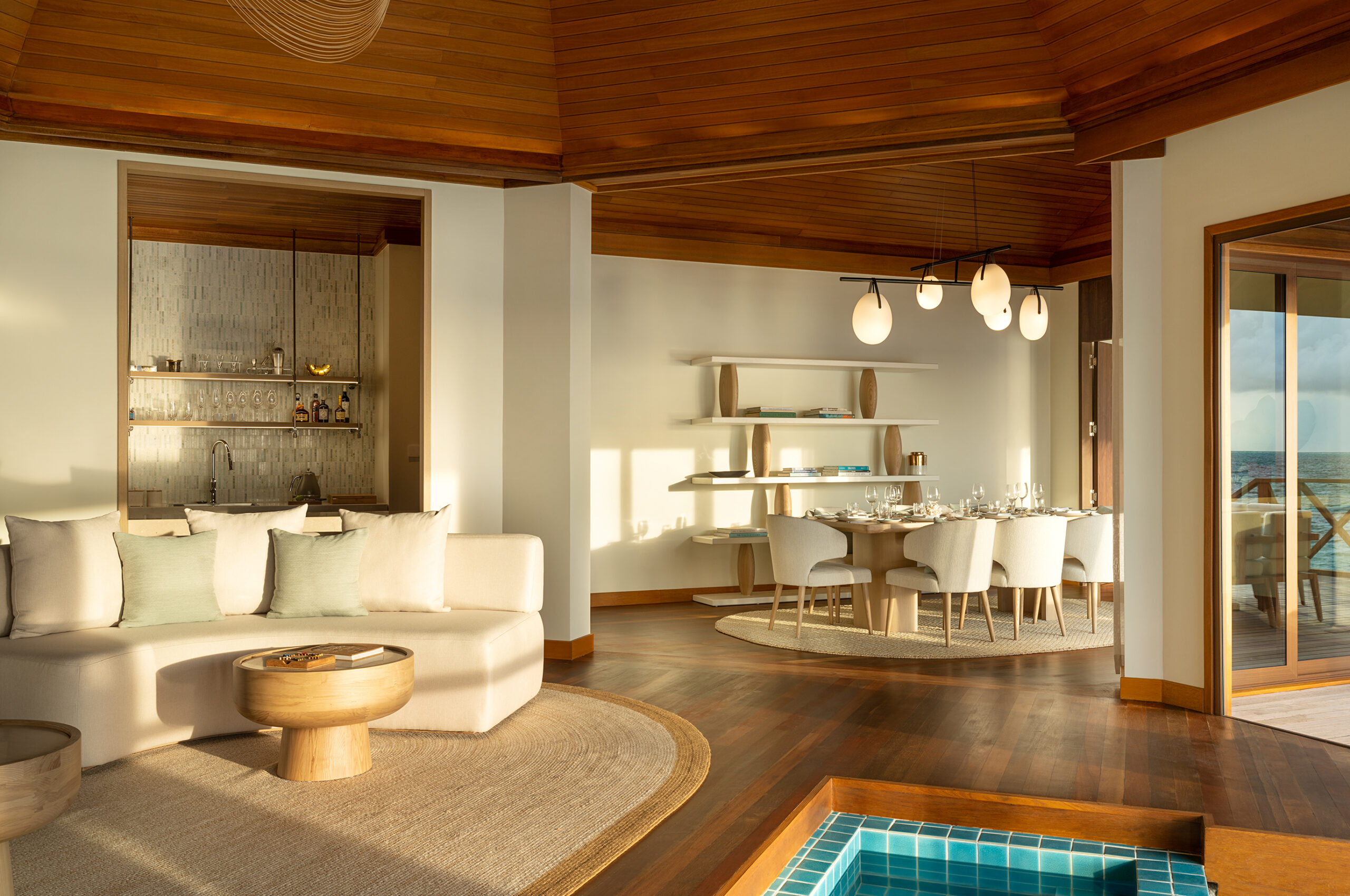 Ozeanpavillon mit Pool im Innen- und Außenbereich und zwei Schlafzimmern - Bild 3