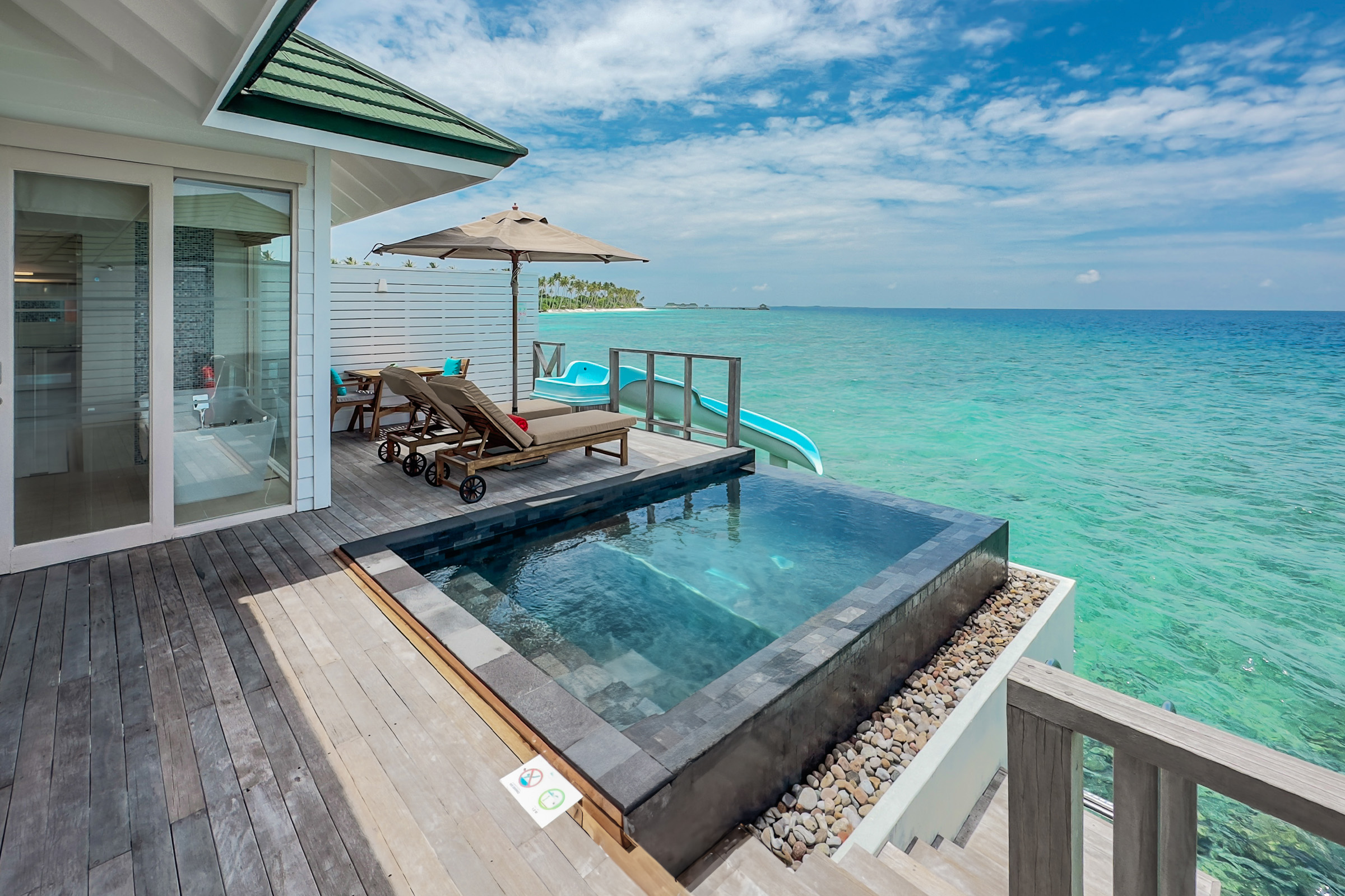 Ozeanvilla mit Pool und Rutsche - Bild 1