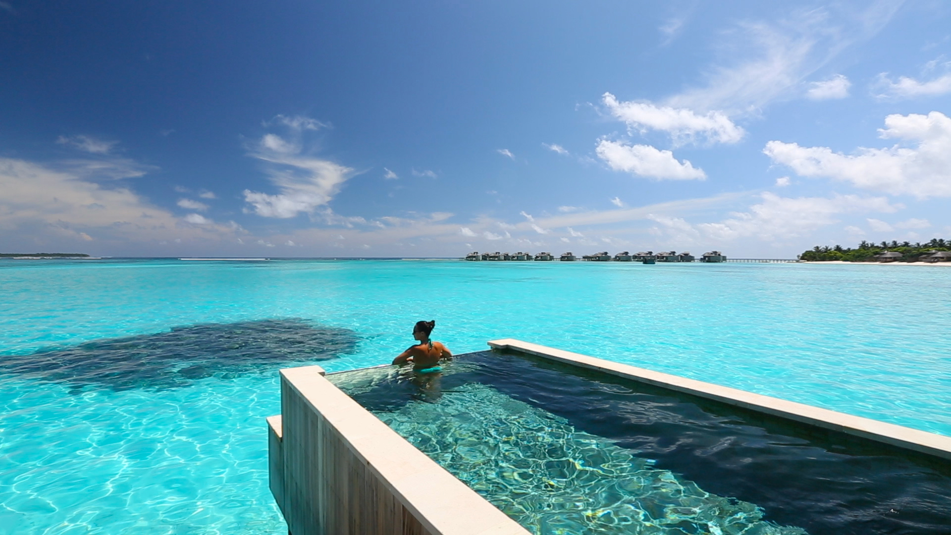 Ozean-Wasservilla mit Pool - Bild 1