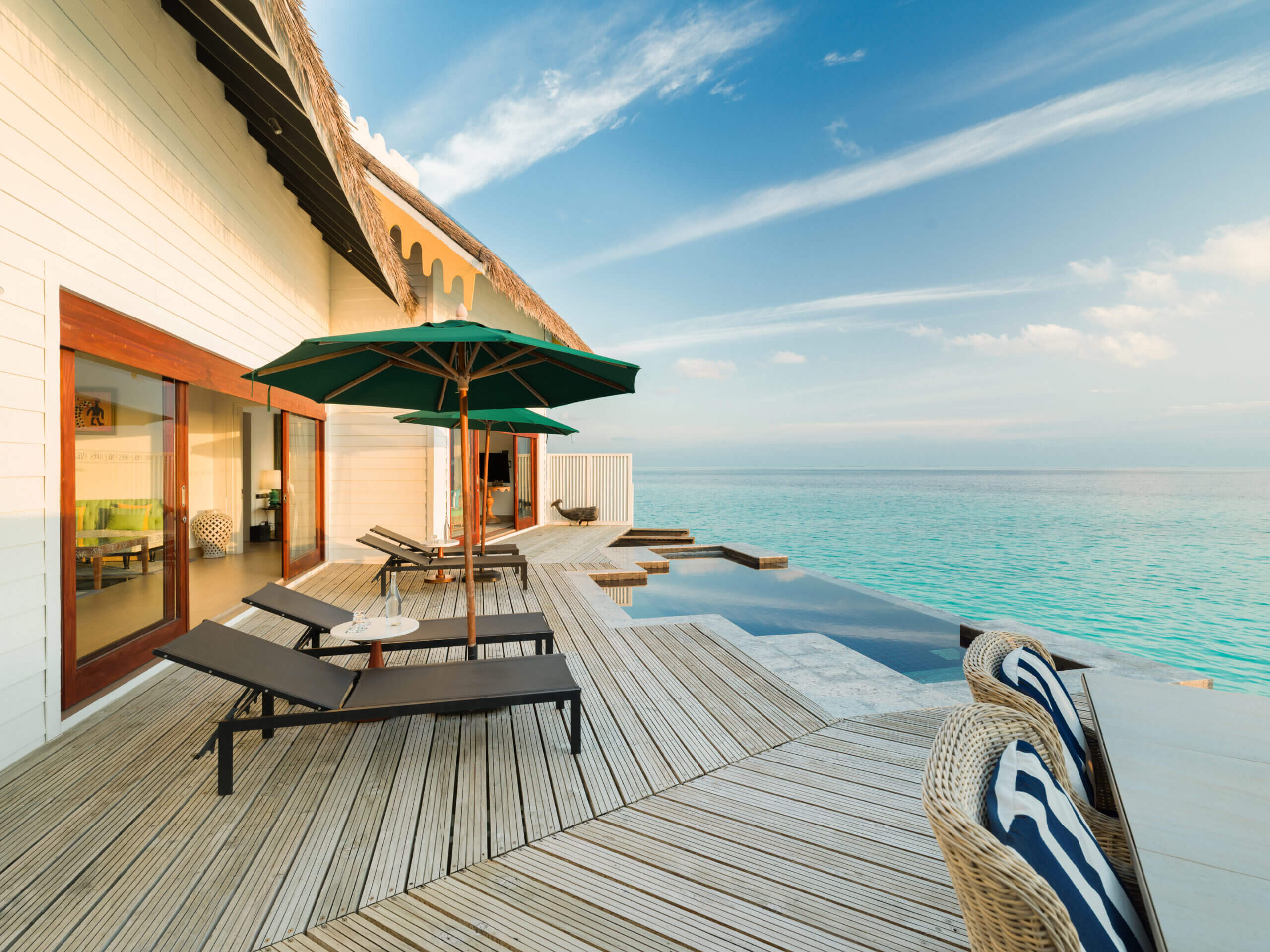 Wasservilla mit zwei Schlafzimmern und Pool - Bild 1