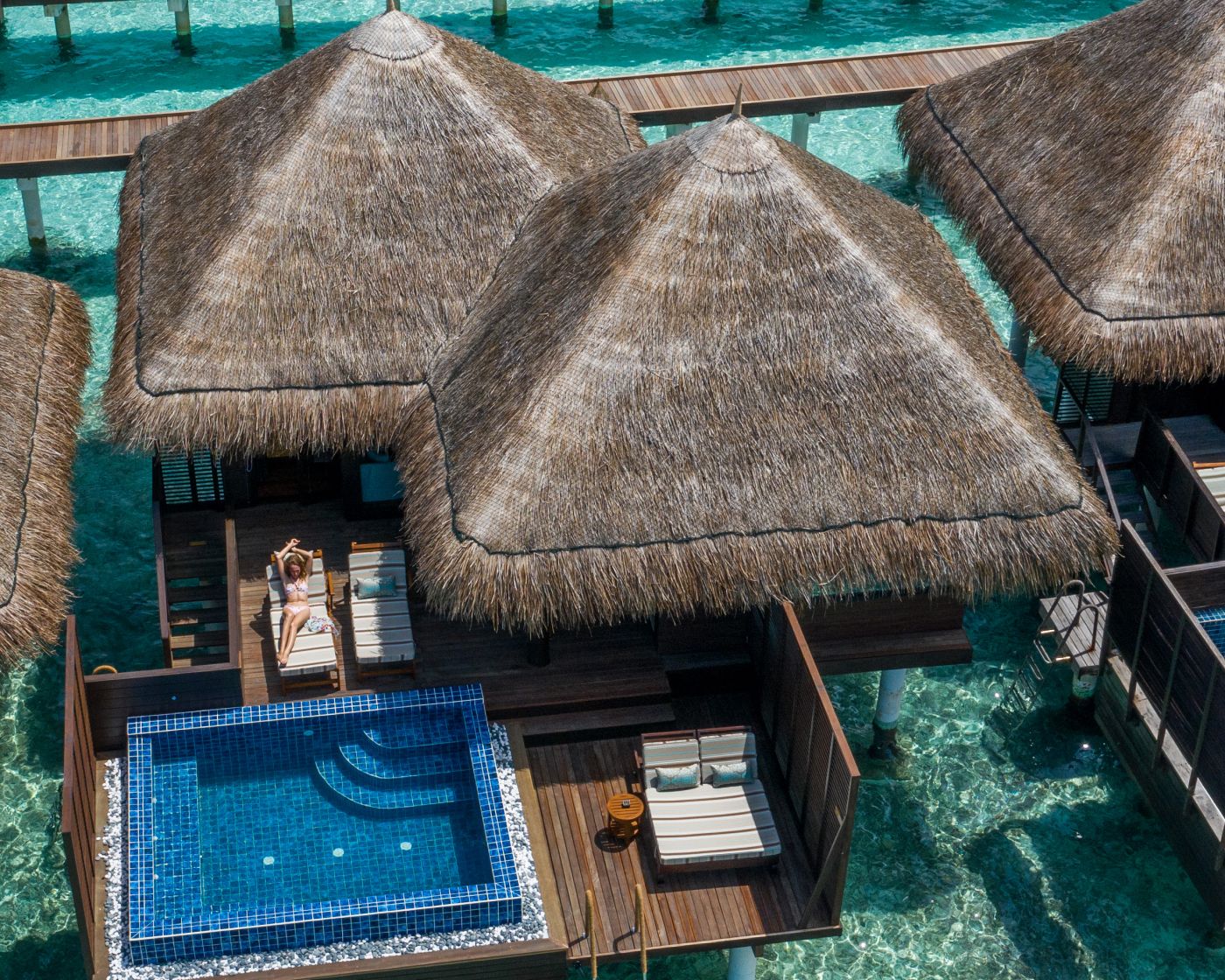 Wasservilla mit Pool - Bild 1
