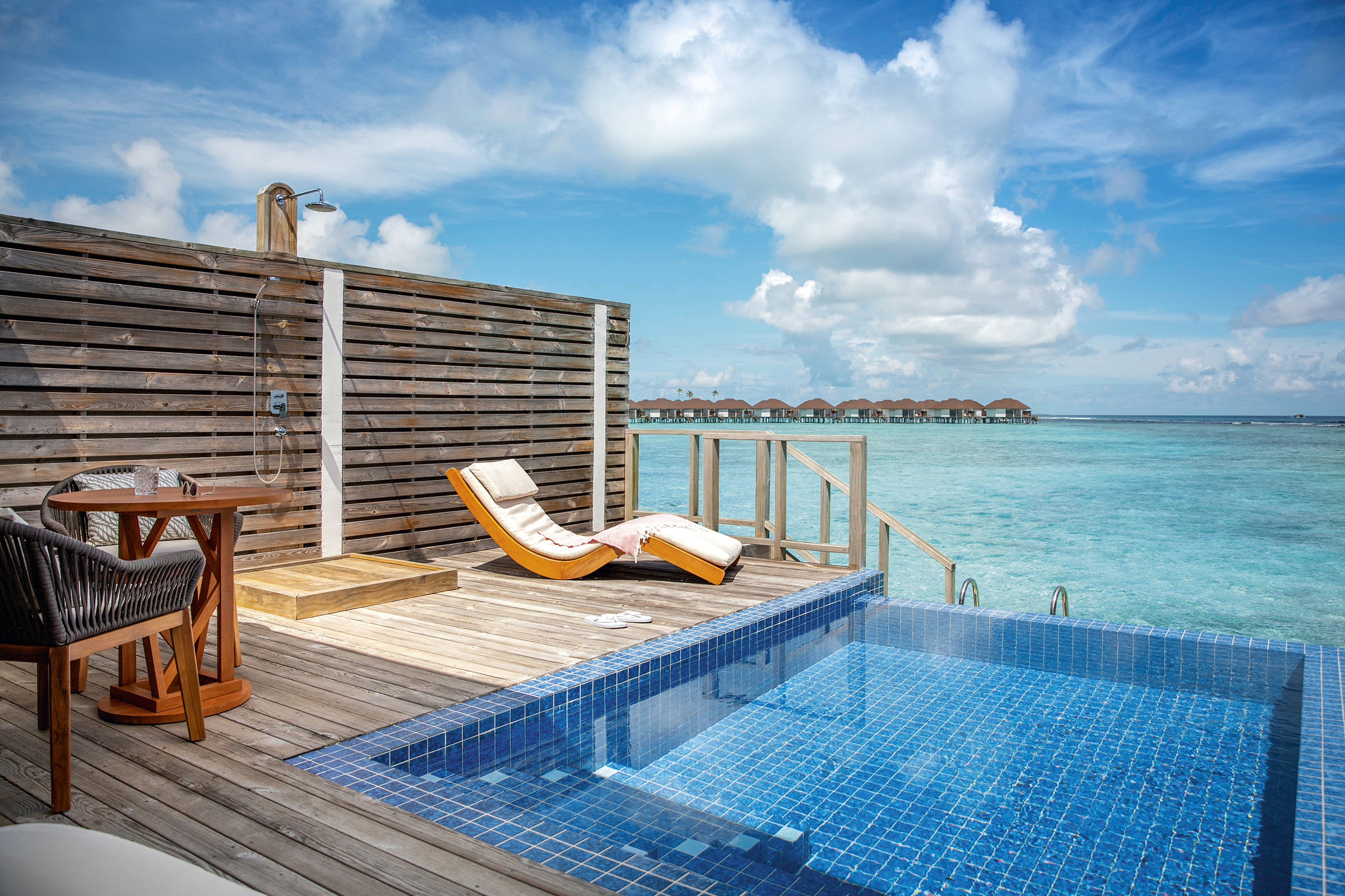 Romantische Wasservilla mit Pool - Bild 1