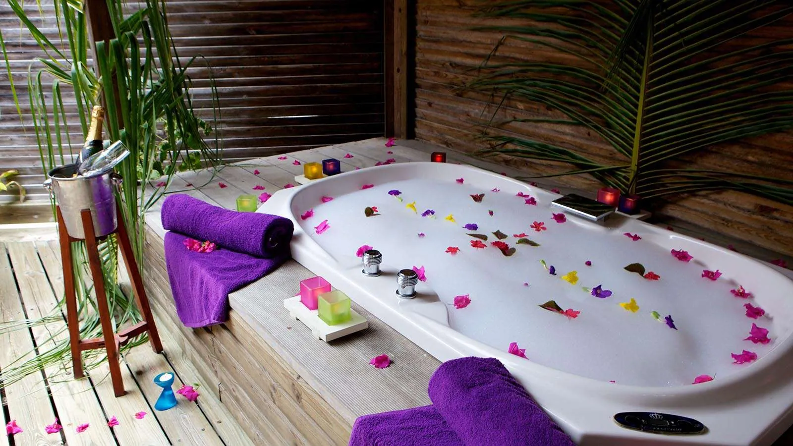 Sangu-Strandvilla mit Jacuzzi - Bild 2